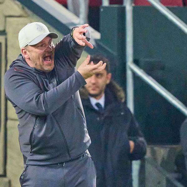 FC-Trainer Lukas Kwasniok hat sich zuletzt verheddert und ist in eine tiefe Ergebniskrise gerutscht.