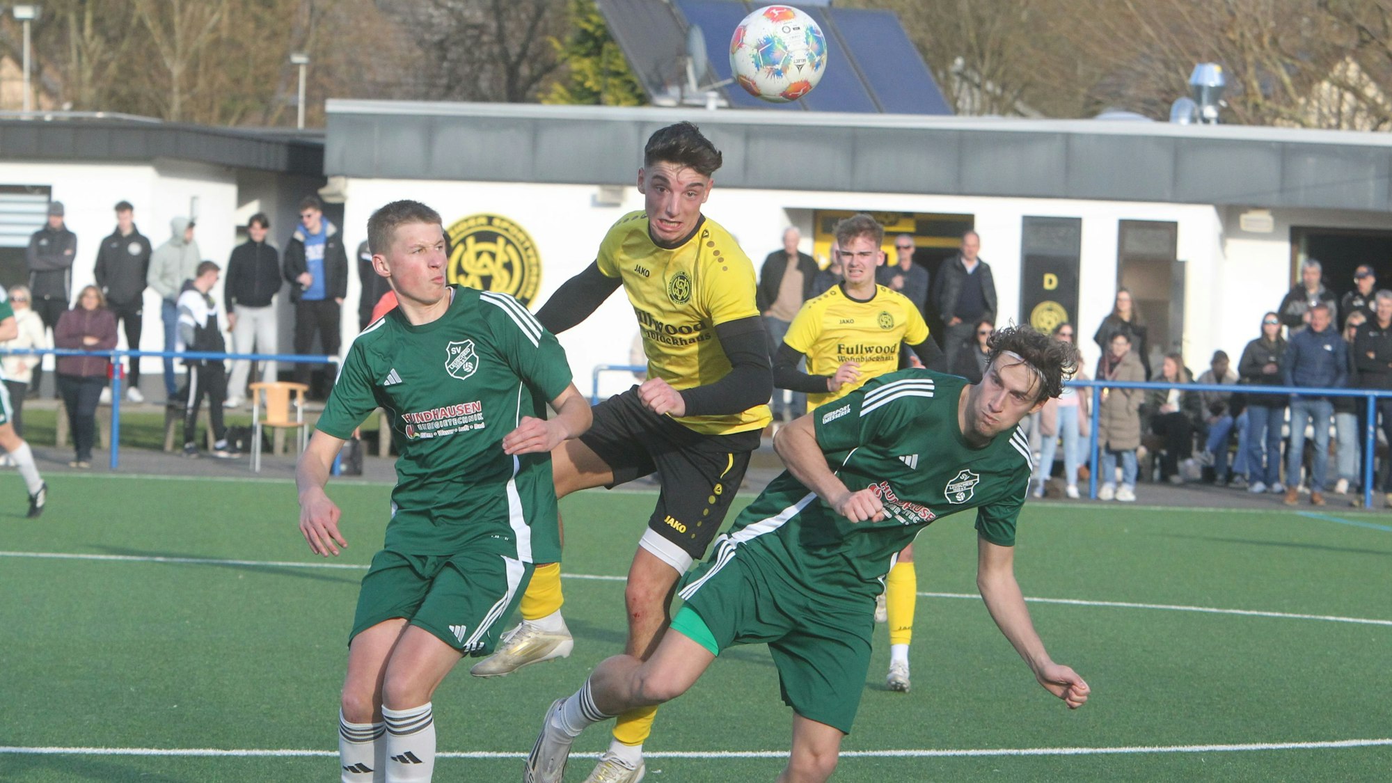 Maxim Teichrieb (Mitte)