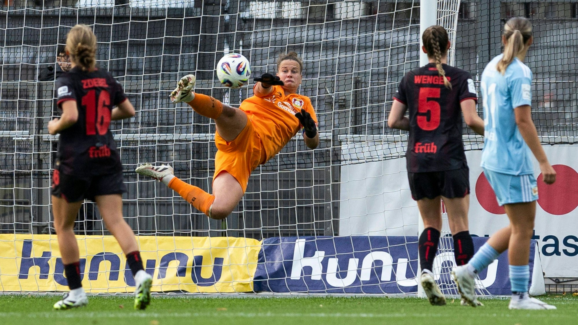 Google Pixel Frauen-Bundesliga: Bayer 04 Leverkusen - Union Berlin 15.09.2025 Friederike Repohl Bayer 04 Leverkusen, 27. am 2. Spieltag der Google Pixel Frauen-Bundesliga im Spiel Bayer 04 Leverkusen gegen Union Berlin am 15.09.2025 im Ulrich-Haberland-Stadion in Leverkusen. *** Google Pixel Women Bundesliga Bayer 04 Leverkusen Union Berlin 15 09 2025 Friederike Repohl Bayer 04 Leverkusen, 27 on matchday 2 of the Google Pixel Women Bundesliga in the match Bayer 04 Leverkusen vs Union Berlin on 15 09 2025 at Ulrich Haberland Stadium in Leverkusen Copyright: xBEAUTIFULxSPORTS/Meuselx