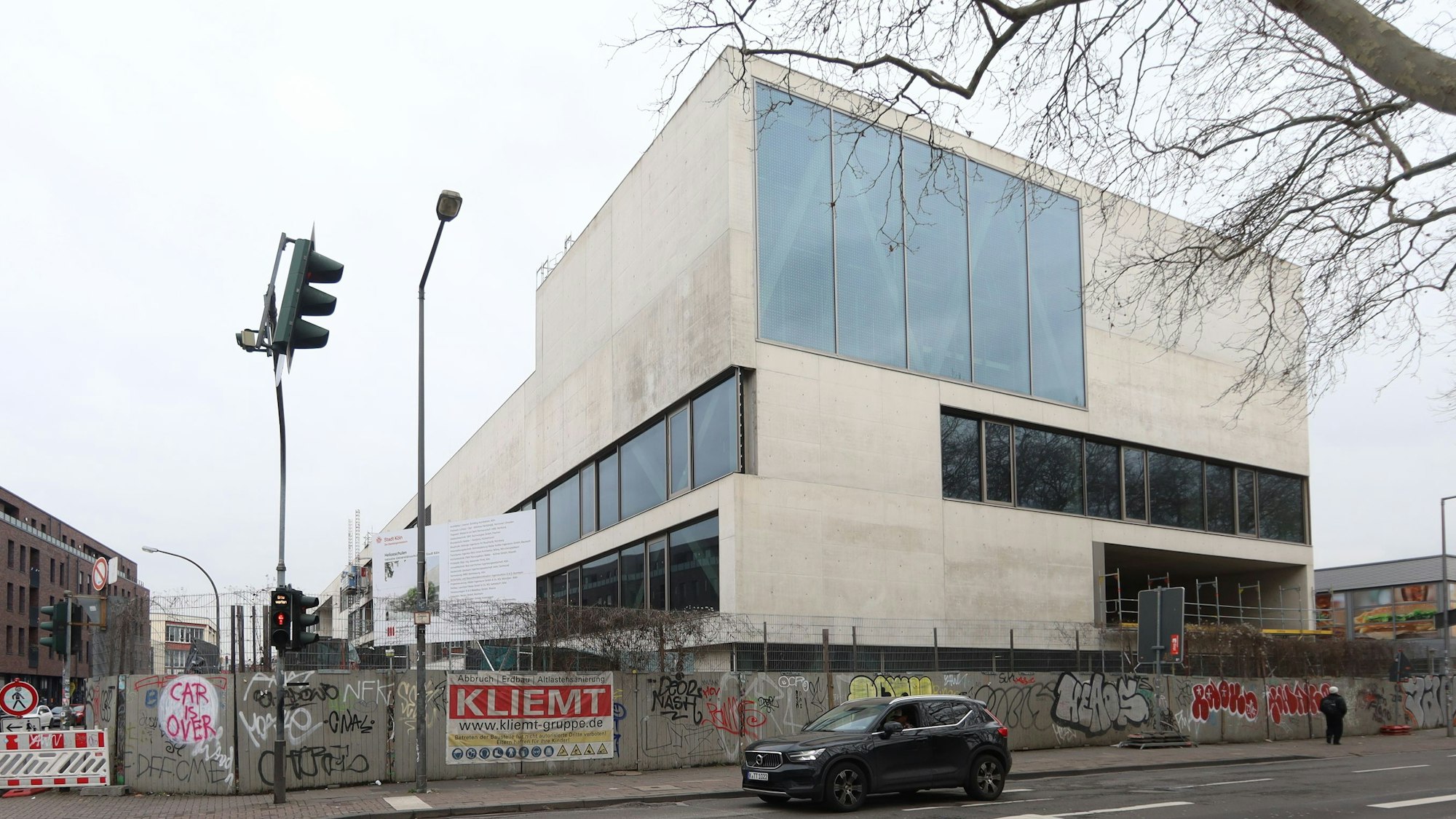 Die Baustelle für die neuen Gebäude der Heliosschule in Ehrenfeld