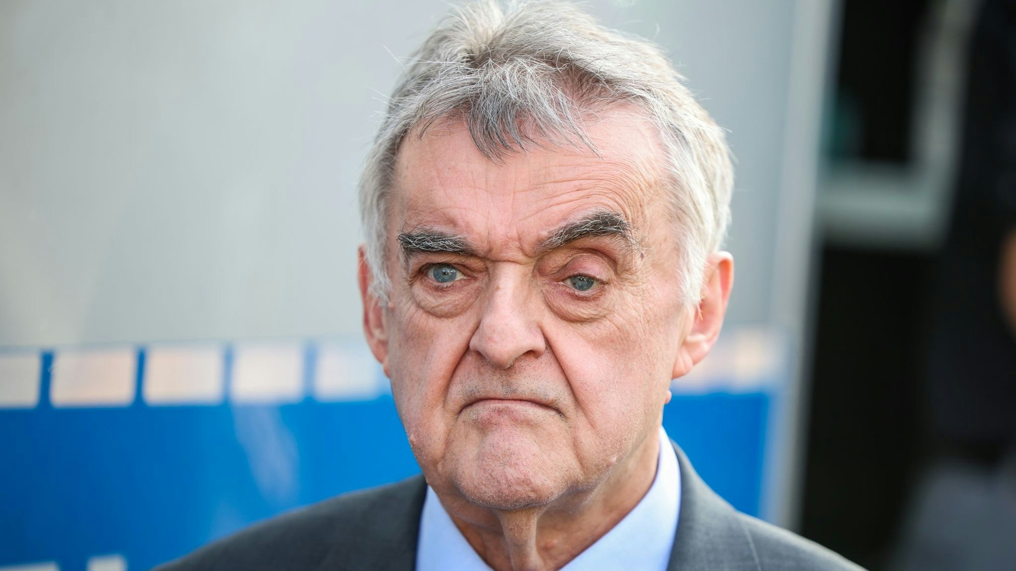 Nach den Militärschlägen der USA und Israels gegen den Iran behält NRW-Innenminister Herbert Reul nach eigenen Angaben die Sicherheitslage in Nordrhein-Westfalen im Blick (Archivbild).