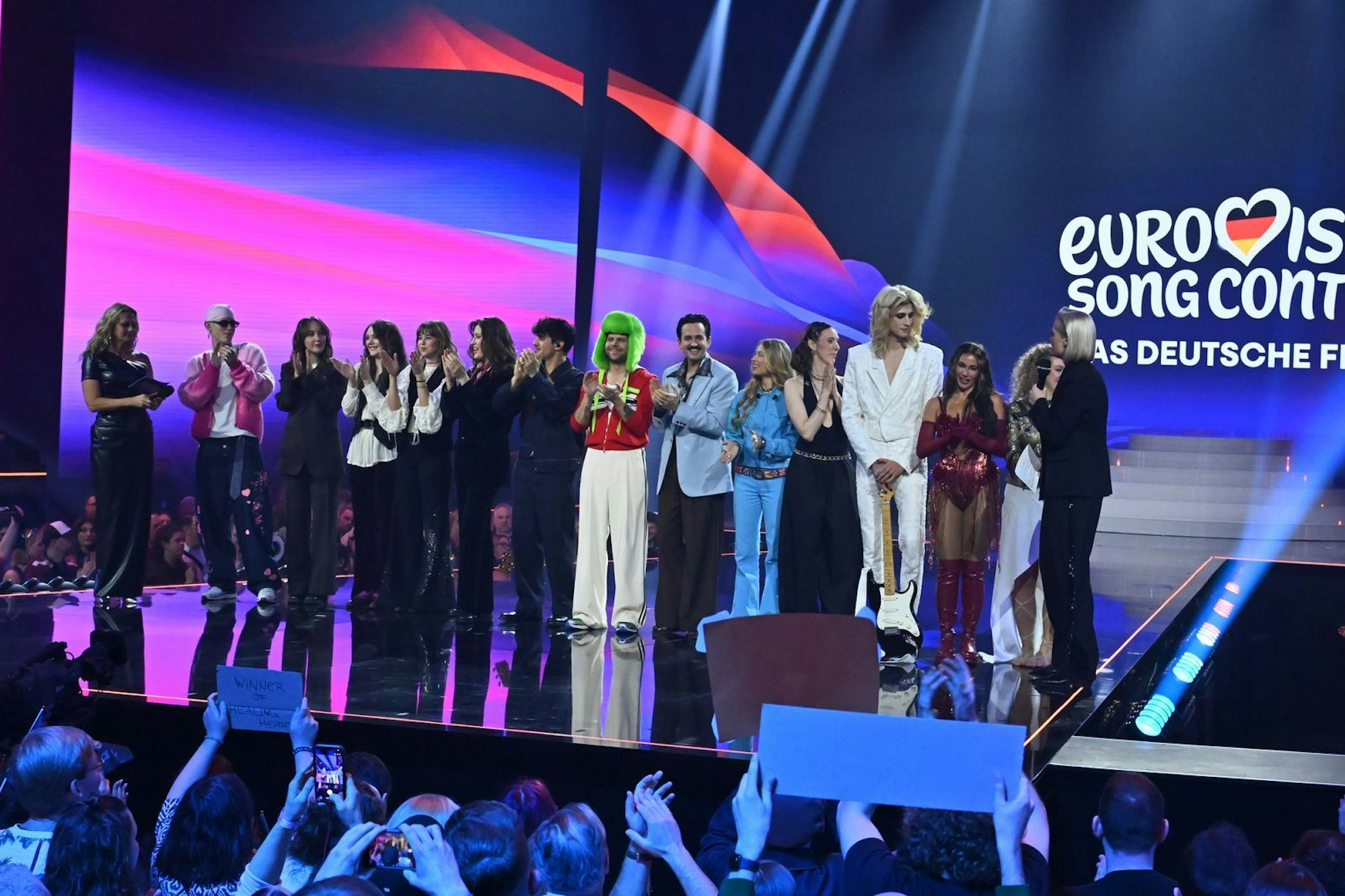 Bela, Dreamboys The Band , Myla, Ragazzki, Laura Nahr und Malou Lovis schieden aus. Das Publikum durfte nun zwischen Wavvyboi, Sarah Engels und Molly Sue entscheiden. (Bild: ARD/SWR/Claudius Pflug)