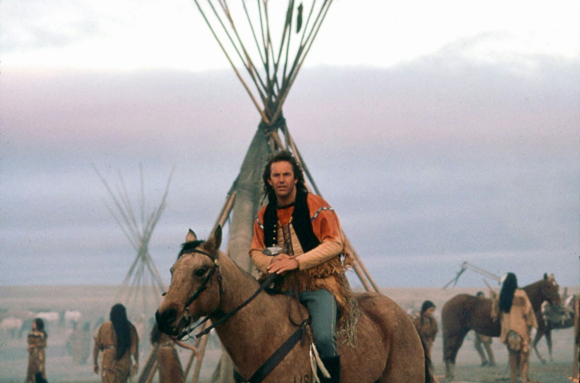 „Der mit dem Wolf tanzt“ ist der künstlerisch erfolgreichste Film Kevin Costners, der auch Regie führte. (Bild: ARD Degeto / Dances With Wolves Productions)