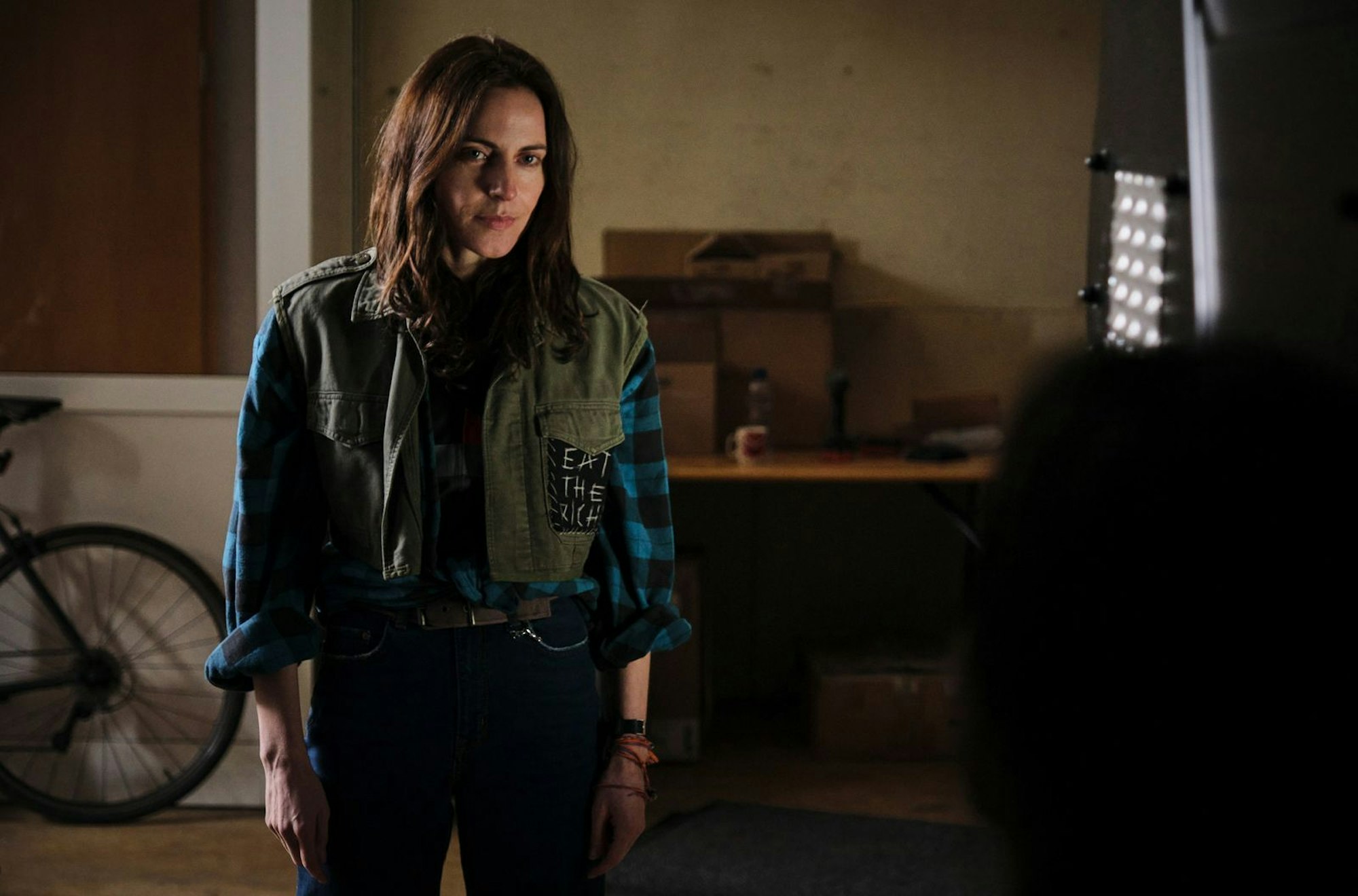 Welchen Plan verfolgt Zoe (Antje Traue) vom Fahrrad-Kollektiv „Velo Punks“? (Bild: SWR/Benoît Linder)