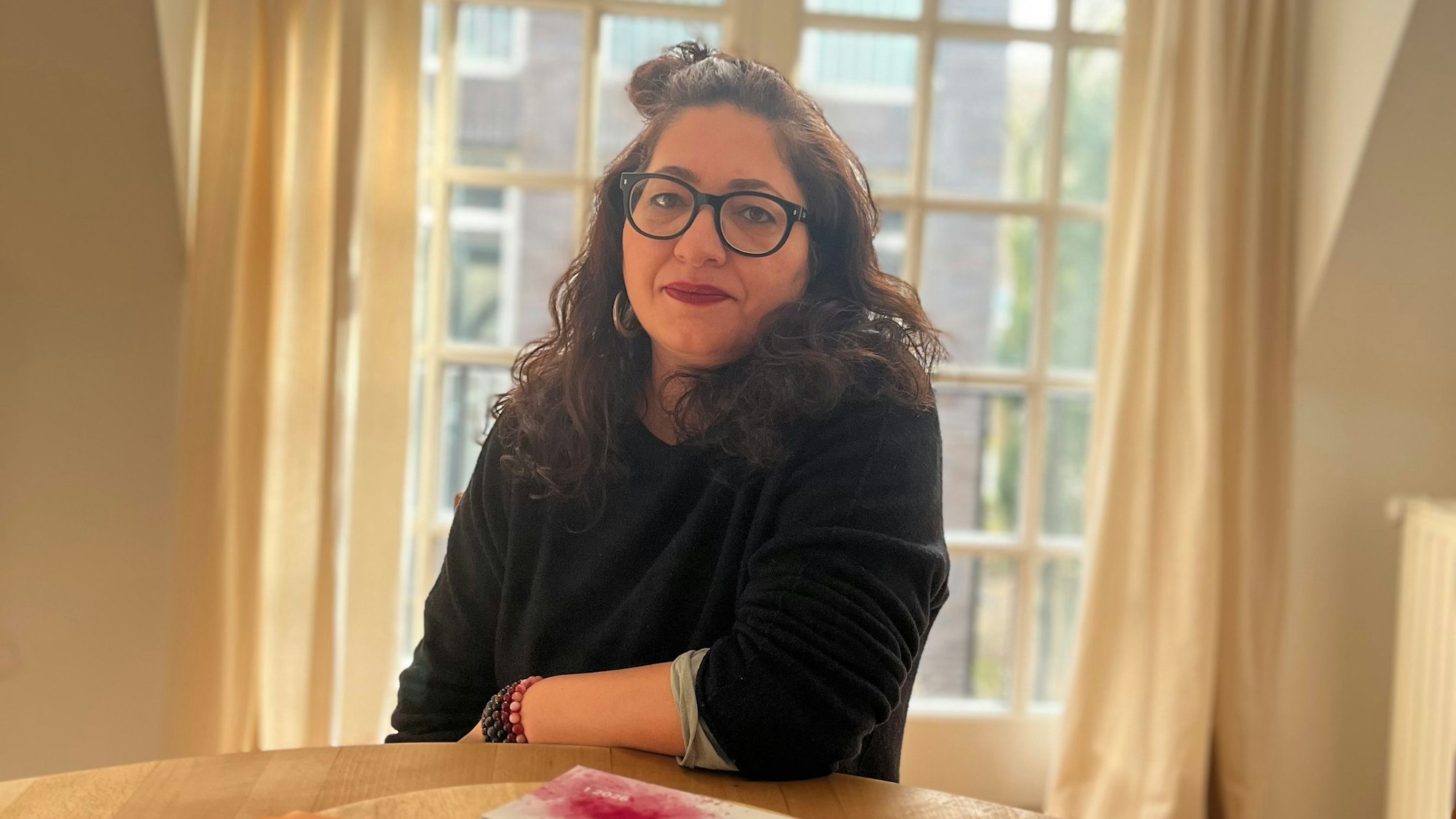 Die Kölner Trauerbegleiterin Golrokh Esmaili