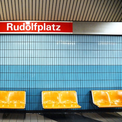 Für etwa vier Wochen testet die KVB die Wirkung von Musik an zwei Haltestellen. (Archivbild)