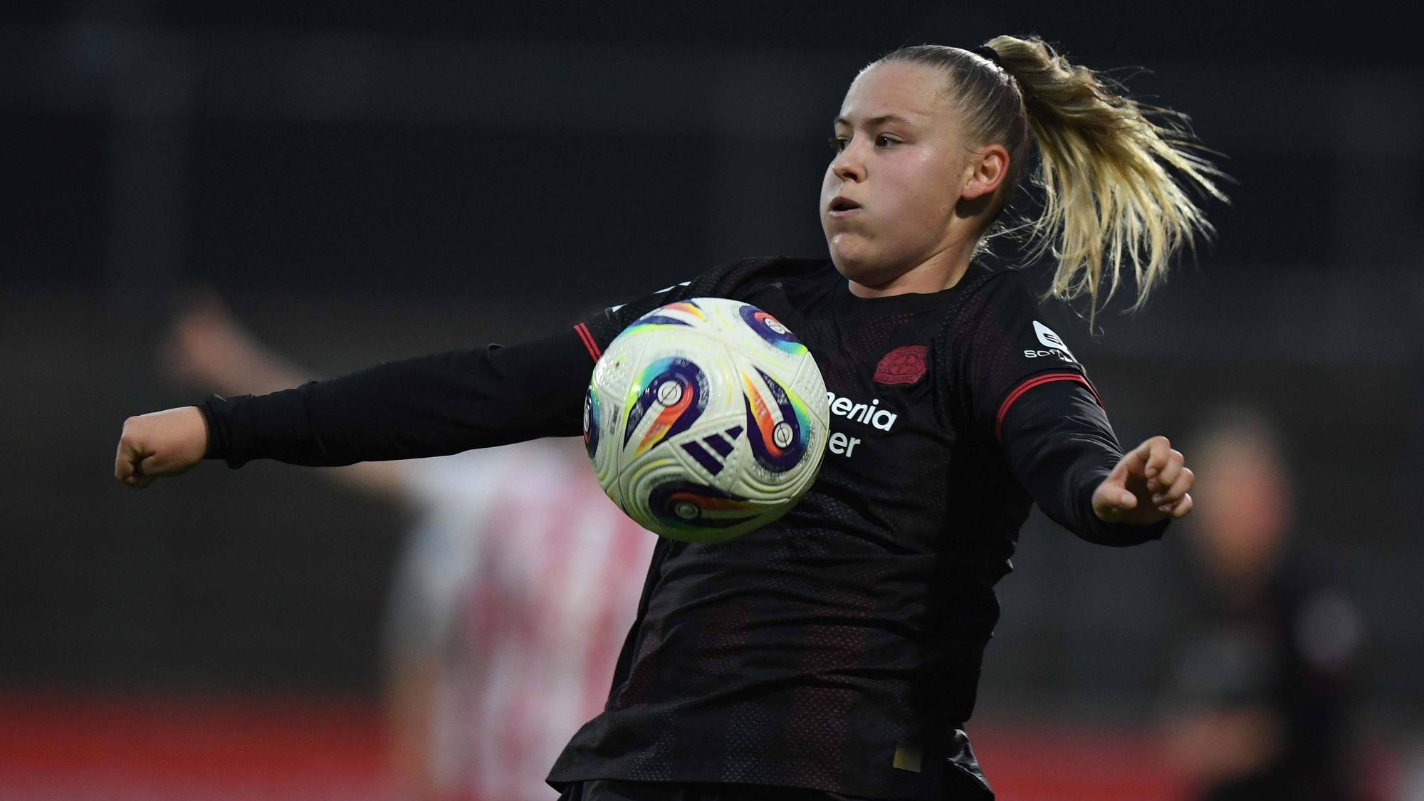 16.10.2025, xophax, Fussball Frauen Bundesliga Google Pixel Frauen-Bundesliga 25/26 Geissbockheim Franz Kremer Stadion Köln Wiederholungsspiel Vanessa Fudalla Bayer 04 Köln *** 16 10 2025, xophax, Soccer Womens Bundesliga Google Pixel Womens Bundesliga 25 26 Geissbockheim Franz Kremer Stadium Cologne Replay Vanessa Fudalla Bayer 04 Cologne