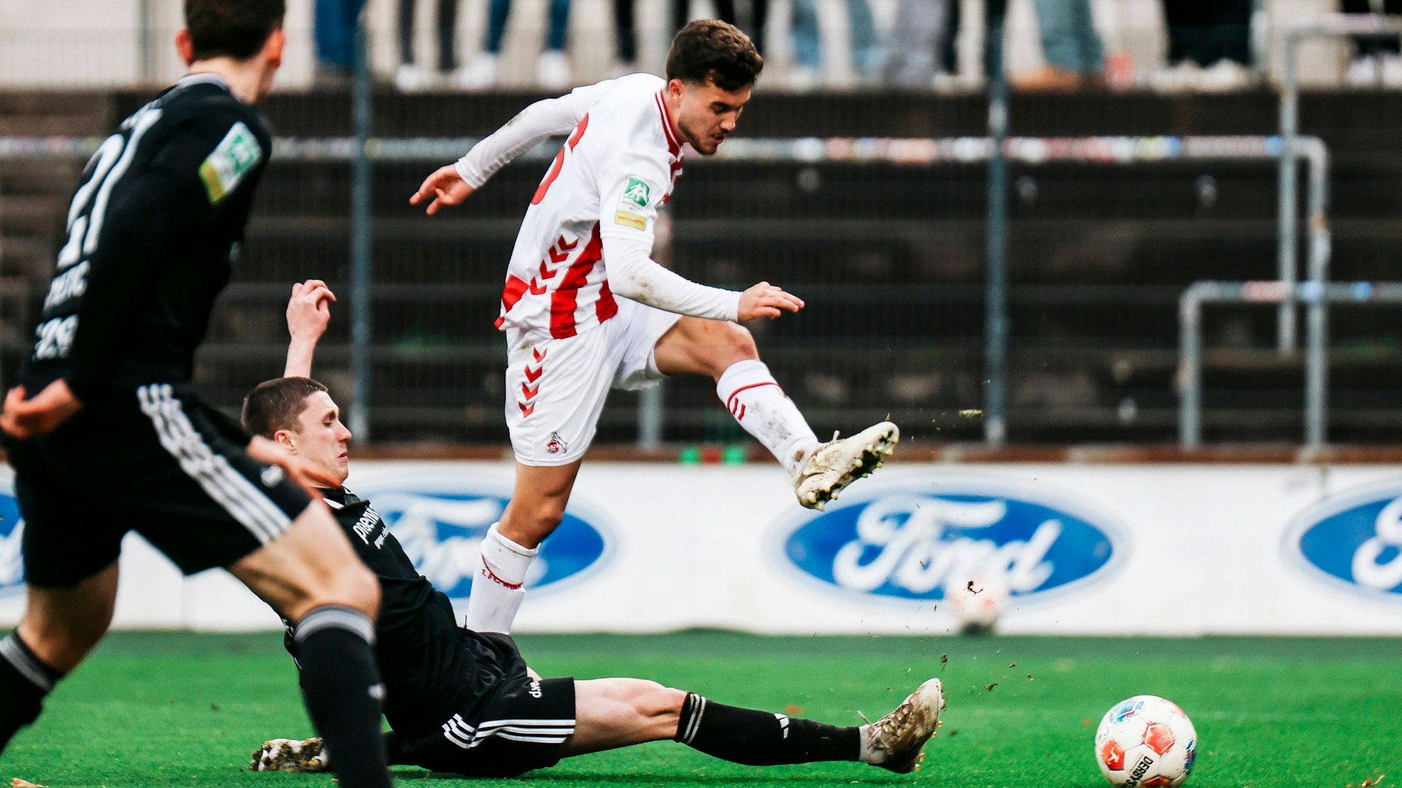 Regionalliga West: 1.FC Köln-1.FC Bocholt 06.12.2025 Etienne Borie 1.FC Köln, 16 beim Schuss Regionalliga West: 1.FC Köln-1.FC Bocholt Franz-Kremer-Stadin, 06.12.2025 *** Regionalliga West 1 FC Köln 1 FC Bocholt 06 12 2025 Etienne Borie 1 FC Köln, 16 on shot Regionalliga West 1 FC Köln 1 FC Bocholt Franz Kremer Stadin, 06 12 2025 Copyright: xBEAUTIFULxSPORTS/Freisenx