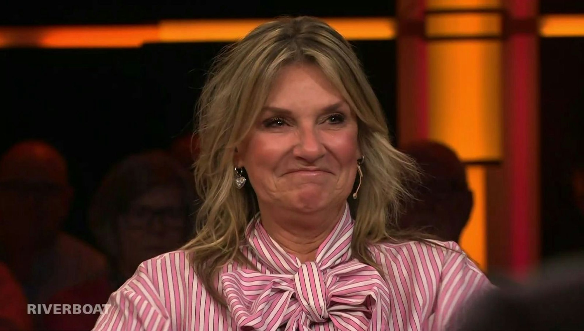 Kim Fisher trauert um einen „Riverboat“-Kollegen. (Bild: MDR)