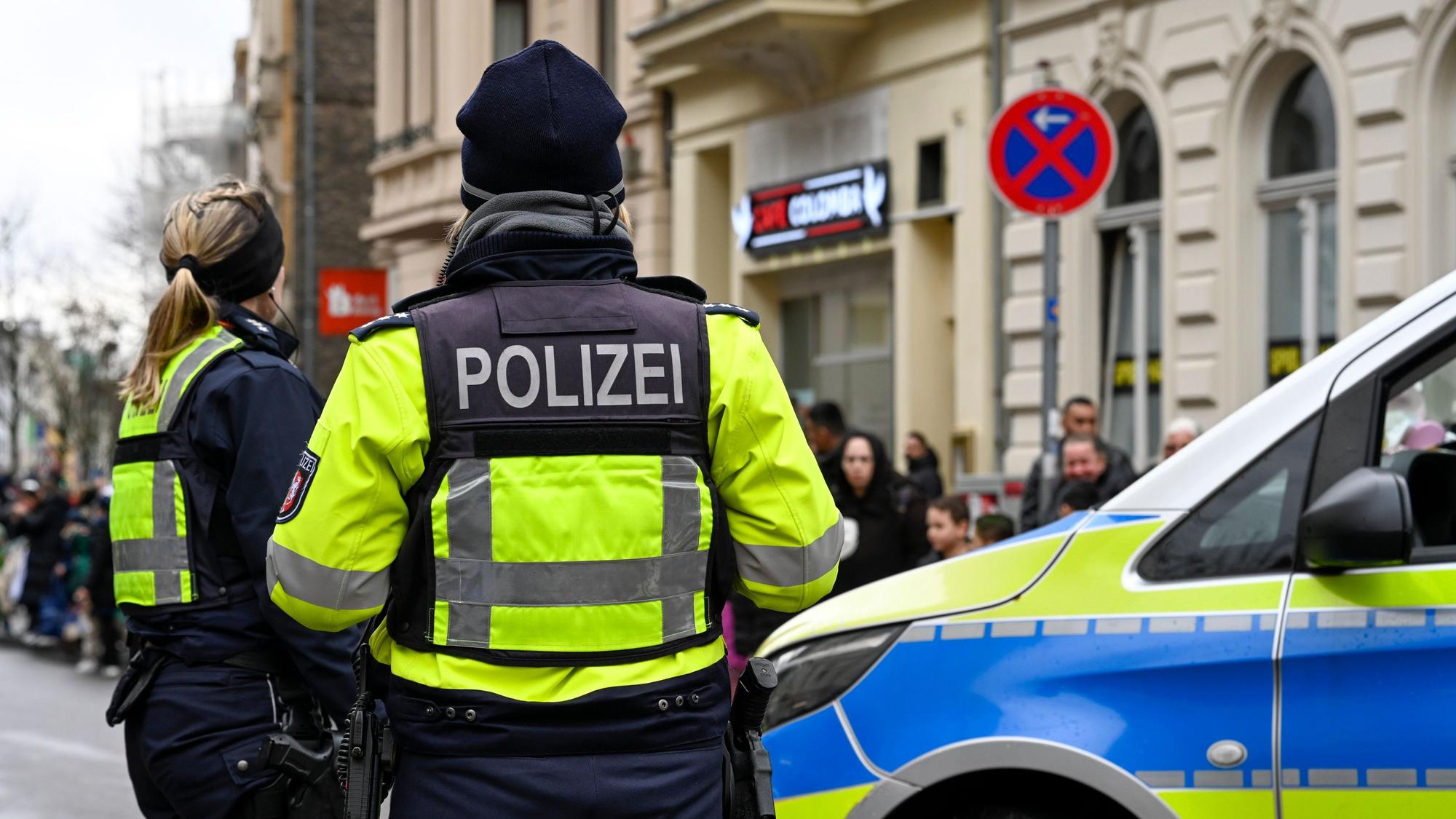 17.02.2026, Köln: Polizeieinsatz in Mülheim. Foto: Uwe Weiser