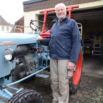 Bernd Lescrinier aus Troisdorf-Friedrich-Wihelms-Hütte hat in jahrelanger Arbeit einen Traktor aus dem Jahr 1958 restauriert