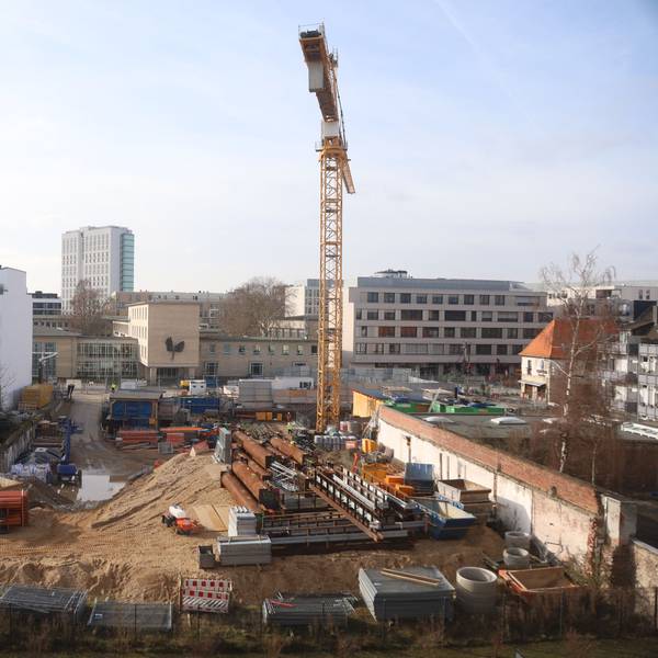 Die Einsturzstelle des Stadtarchivs am Waidmarkt wird noch bis zum Jahr 2032 eine Baustelle sein.