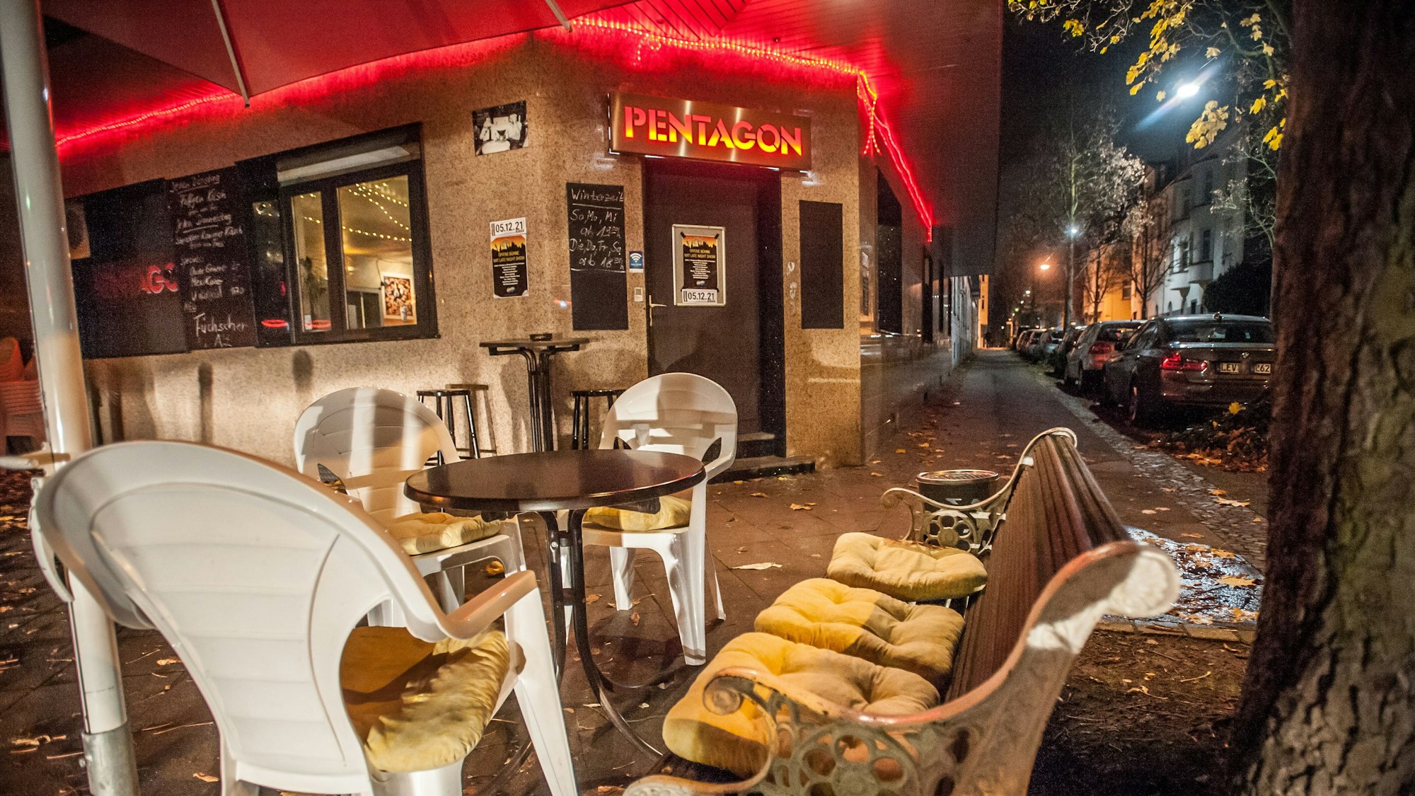 Samstagabend in Opladen, pentagon. Foto: Ralf Krieger