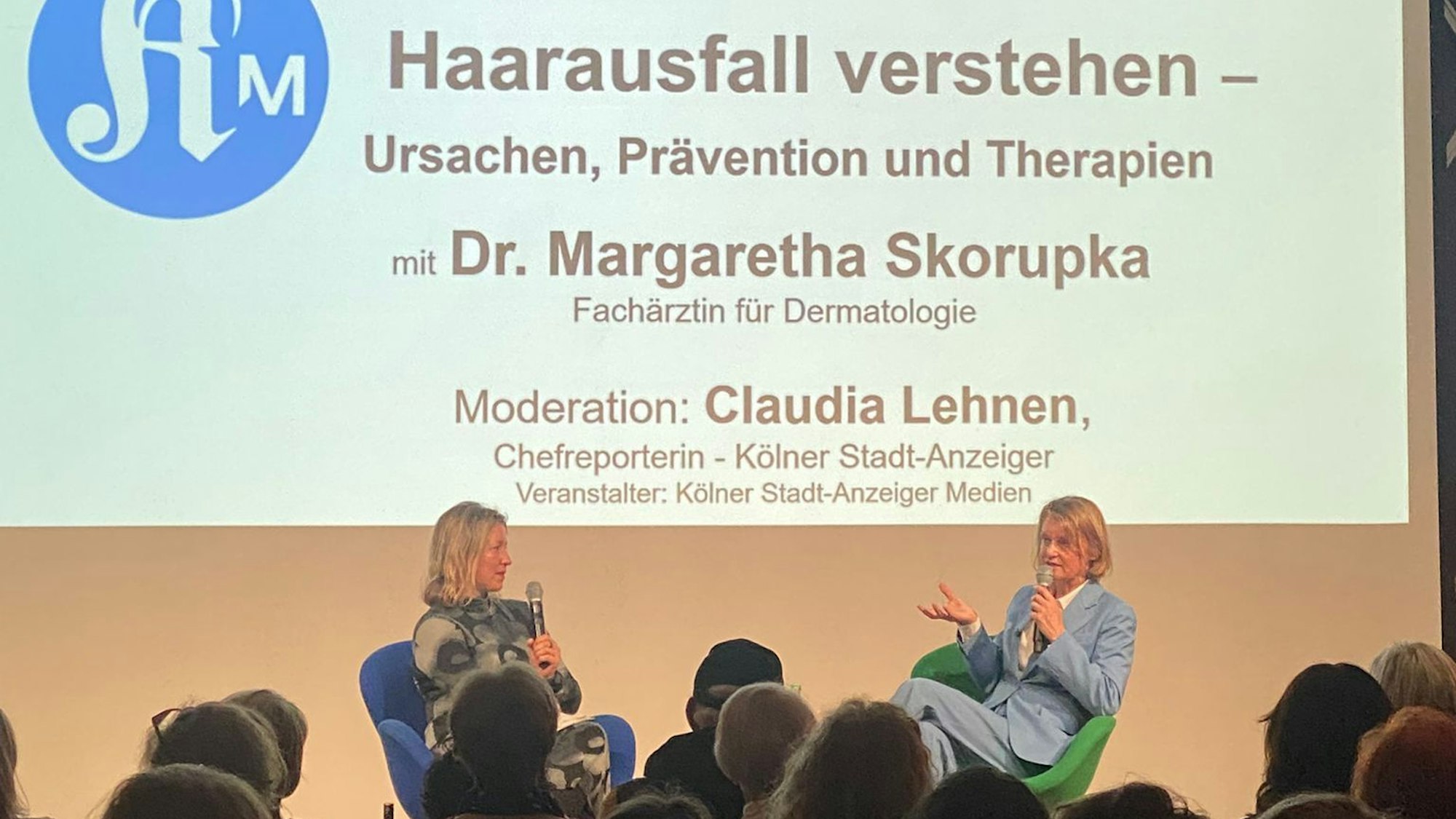 Margaretha Skorupka (r) und Claudia Lehnen auf dem Podium.