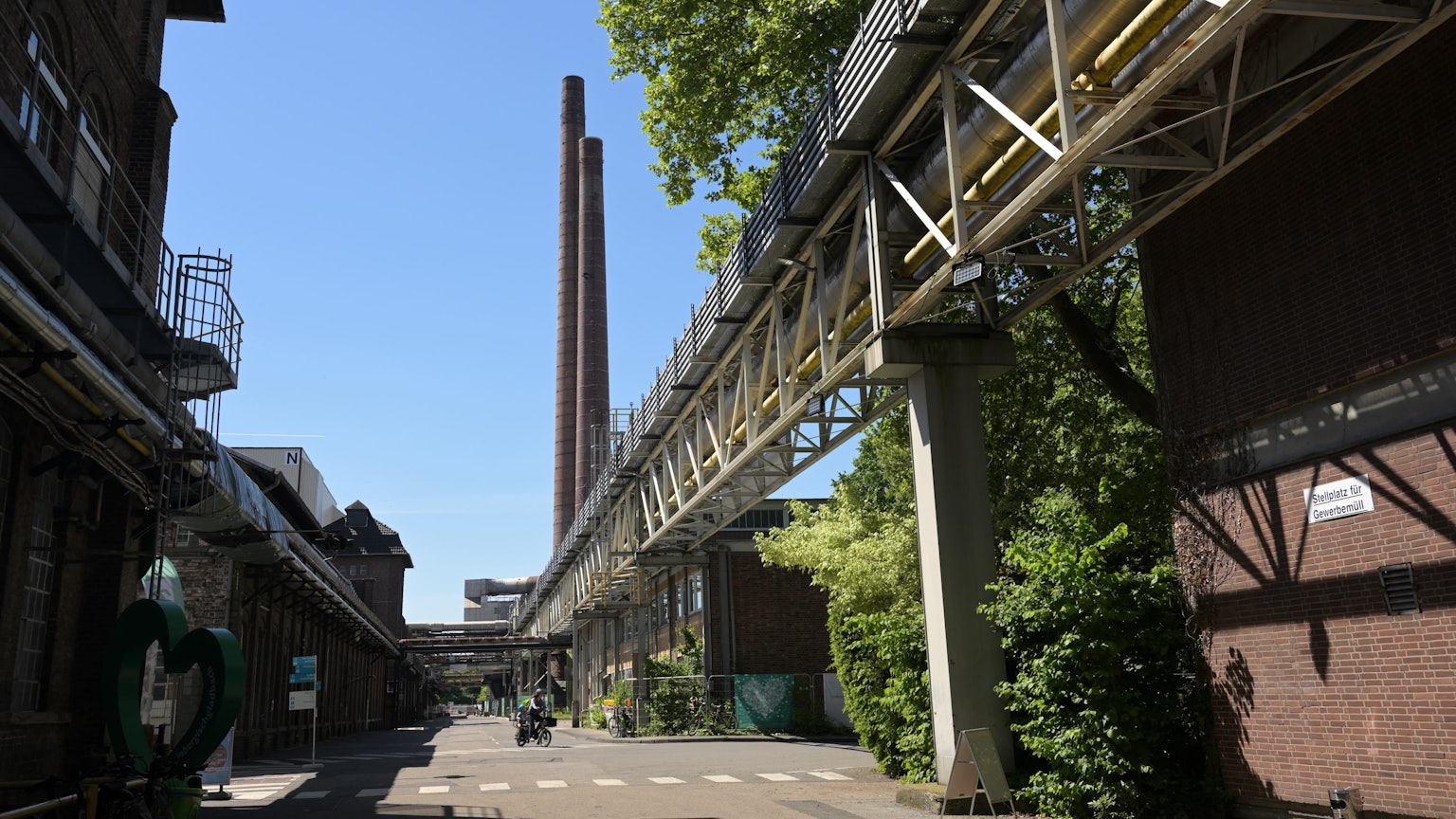 Das Foto zeigt die Zanders-Schornsteine