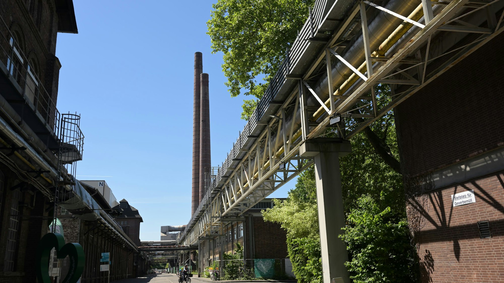 Das Foto zeigt die Zanders-Schornsteine