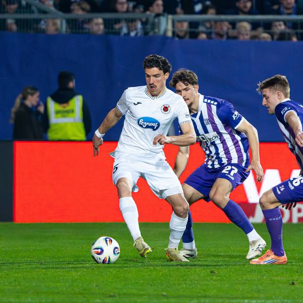 Leonhard Muenst Viktoria Koeln 1904, 05 im Zweikampf gegen Robin Fabinski VfL Osnabrueck, 27 und Fridolin Wagner VfL Osnabrueck, 26 VfL Osnabrueck vs. Viktoria Koeln, Fussball, 3. Liga, 27. Spieltag, Saison 2025/2026, 03.03.2026 VfL Osnabrueck vs. Viktoria Koeln, Fussball, 3. Liga, 27. Spieltag, Saison 2025/2026, 03.03.2026 Osnabrueck *** Leonhard Muenst Viktoria Koeln 1904, 05 in duel against Robin Fabinski VfL Osnabrueck, 27 and Fridolin Wagner VfL Osnabrueck, 26 VfL Osnabrueck vs Viktoria Koeln, Soccer, 3 Liga, Matchday 27, Season 2025 2026, 03 03 2026 VfL Osnabrueck vs Viktoria Koeln, Soccer, 3 Liga, Matchday 27, Season 2025 2026, 03 03 2026 Osnabrueck Copyright: xEibner-Pressefoto/DamianxKruczynx EP_DKI