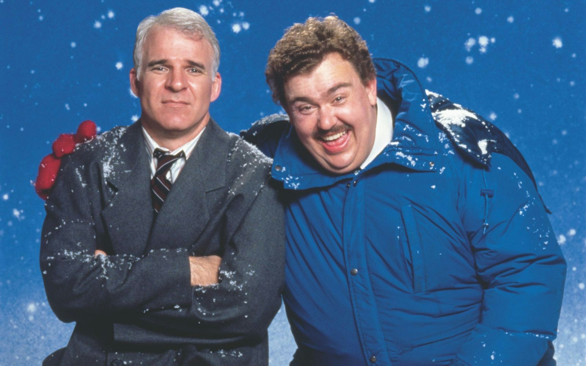 Das Flugzeug wurde umgeleitet, im Zug erlebten sie unglaubliche Abenteuer - und dann müssen Neal Page (Steve Martin, links) und Del Griffith (John Candy) auch noch mit einem ausgebrannten Auto zurechtkommen. (Bild: ZDF / Paramount)