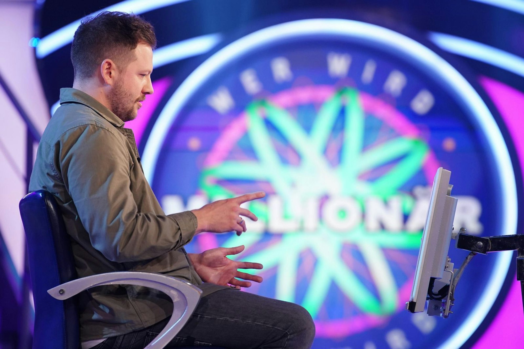 Kevin Sommerfeld aus Garbsen arbeitet bei der Autobahnpolizei. Er erspielte 16.000 Euro. (Bild: RTL / Stefan Gregorowius)