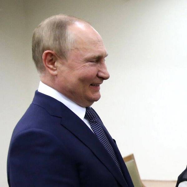 Kremlchef Wladimir Putin zusammen mit Ajatollah Ali Chamenei bei einem Zusammenteffen im Jahr 2022. (Archivbild)