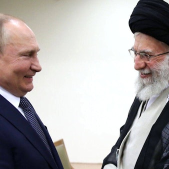 Kremlchef Wladimir Putin zusammen mit Ajatollah Ali Chamenei bei einem Zusammenteffen im Jahr 2022. (Archivbild)