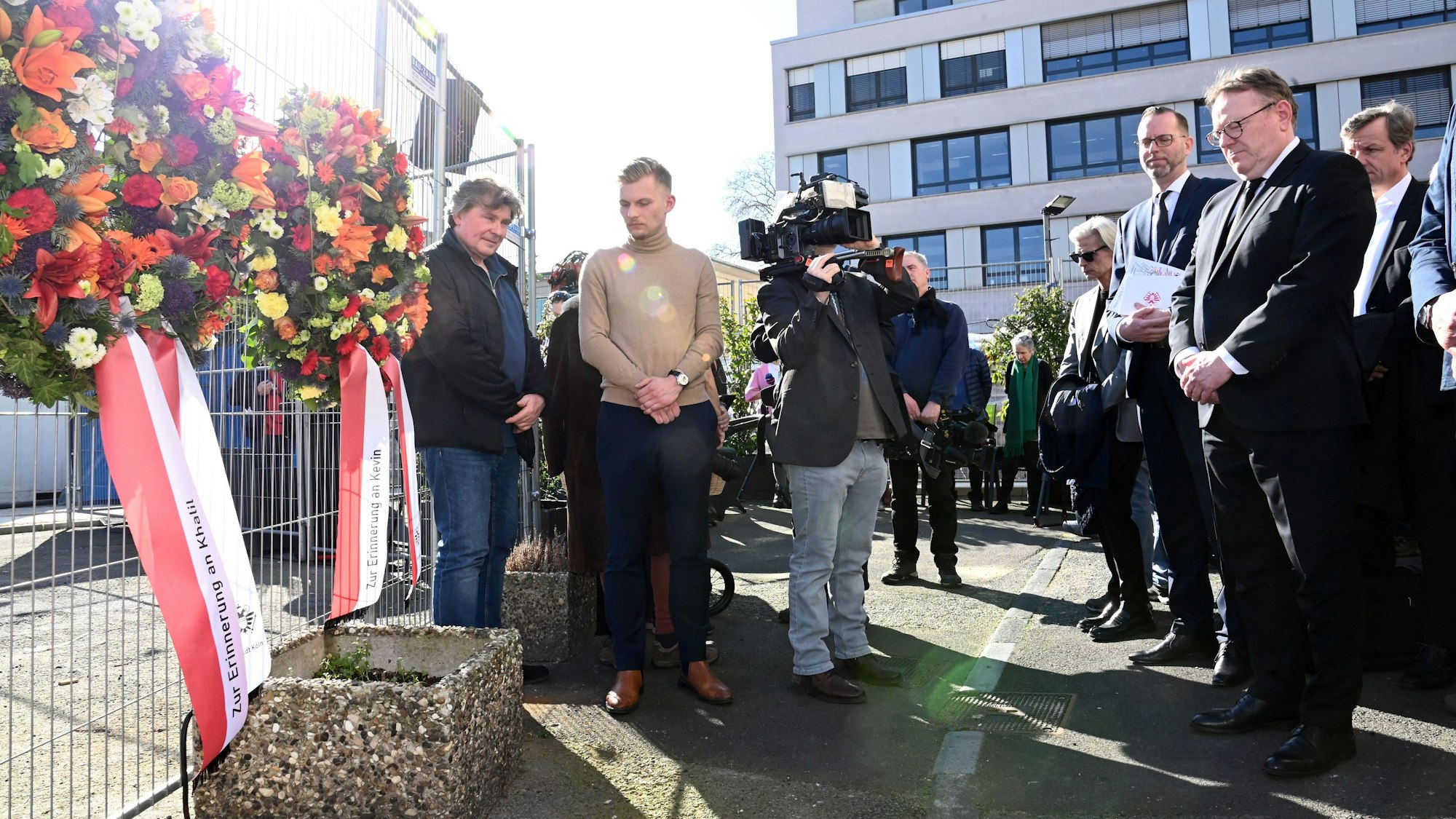 Bei der Veranstaltung zum Gedenken an den Archiveinsturz am Waidmarkt nahmen der aktuelle OB Torsten Burmester und seine Vorgängerin Henriette Reker teil.