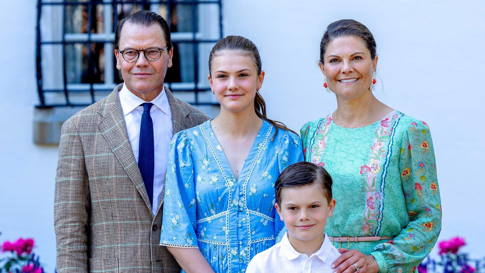 Prinz Daniel, Prinzessin Victoria, Prinz Oscar und Prinzessin Estelle bei den Feierlichkeiten zum 48. Geburtstag der Kronprinzessin am Schloss Solliden in Borgholm