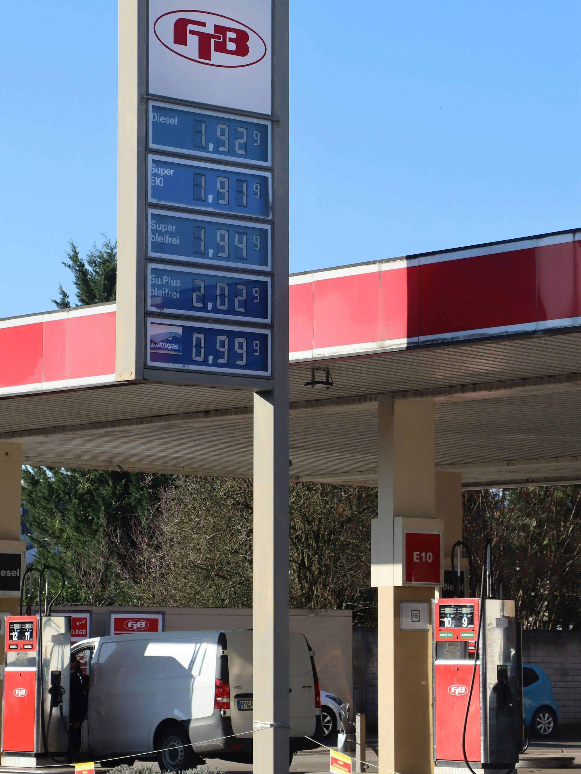 Das Bild zeigt einen Tankstelle in Brühl.