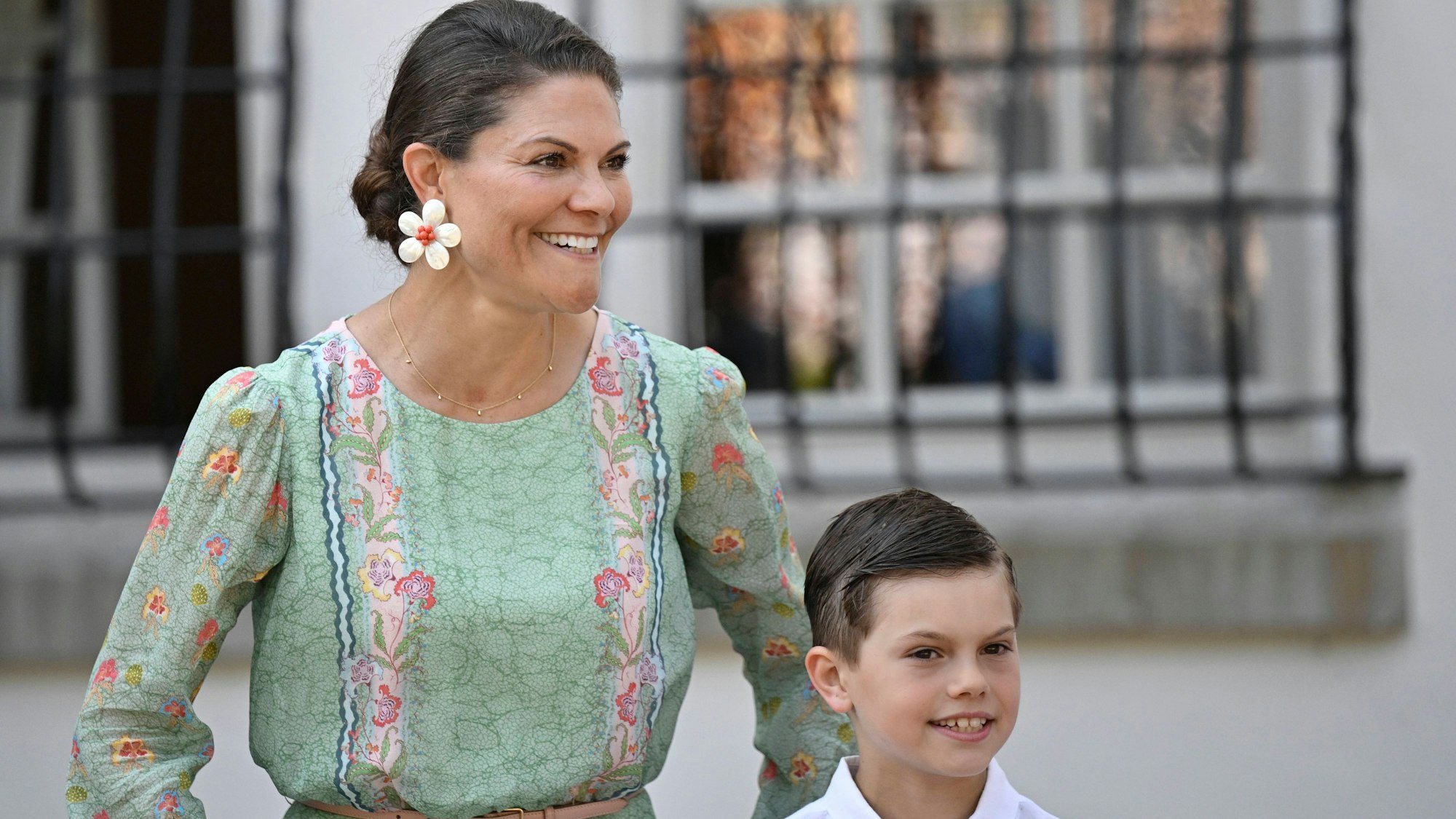 Kronprinzessin Victoria und Prinz Oscar posieren.