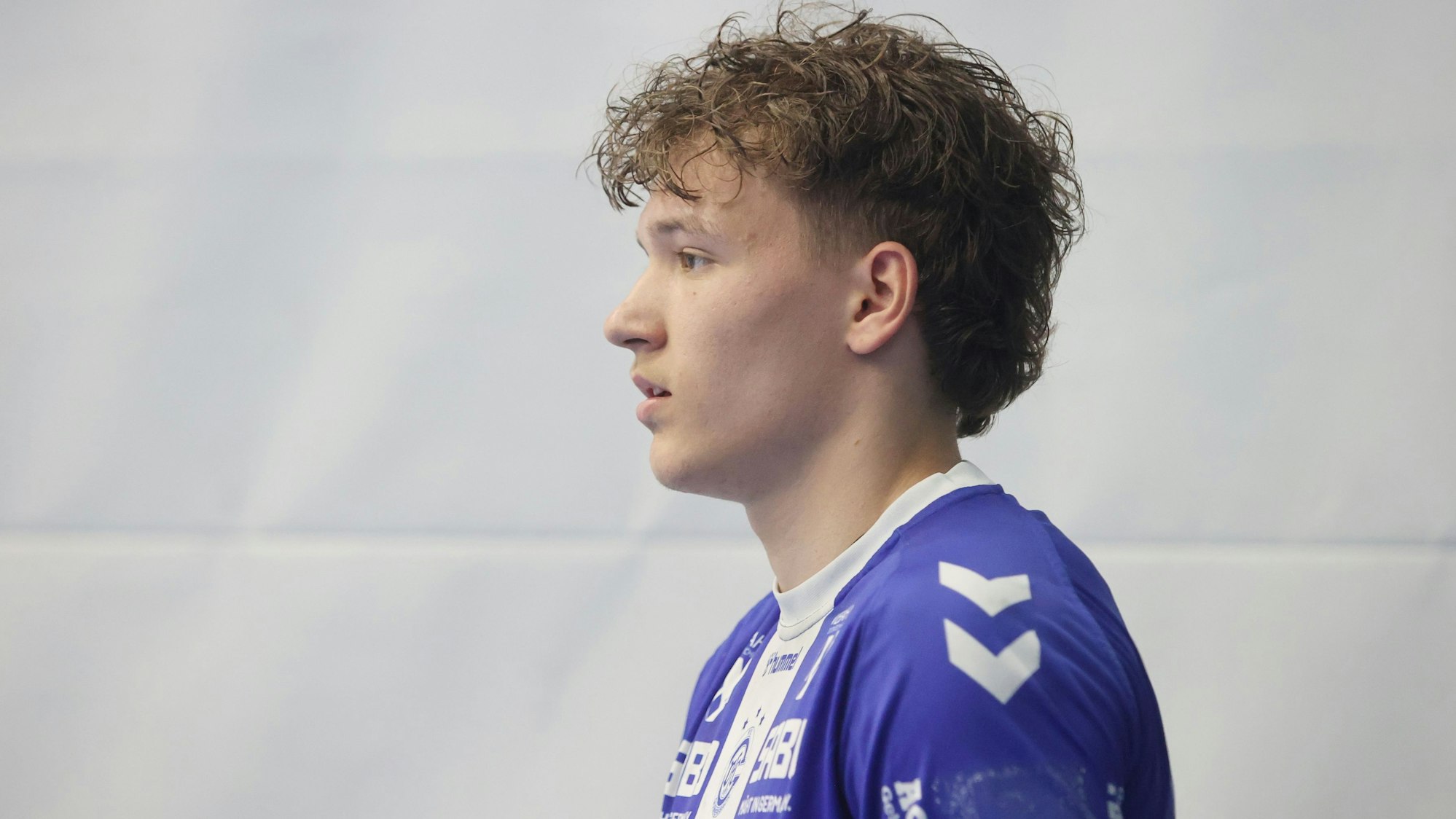 Seitenansicht von Tom Koschek.