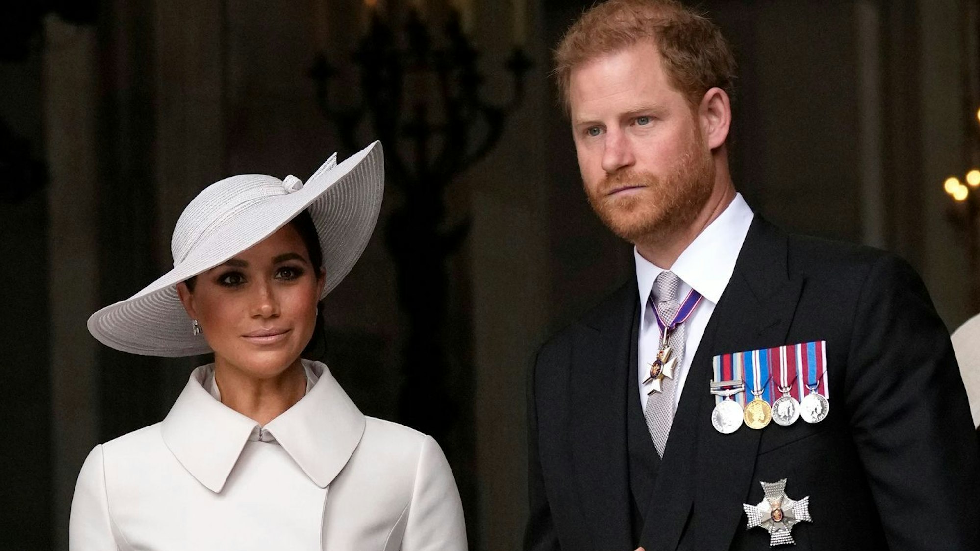 Meghan und Harry posieren.