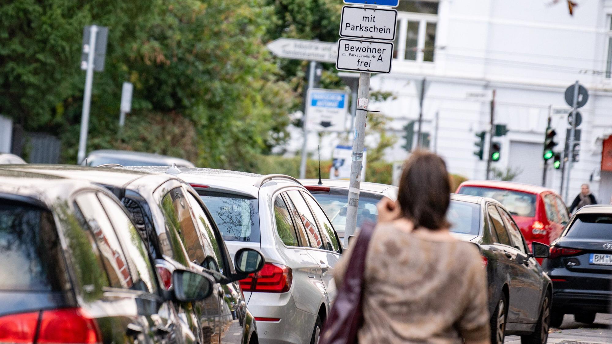 Bonner Stadtverwaltung lehnt Besucherparktickets ab. Parkraumbewirtschaftung und Anwohnerparken im Bonner Talweg
