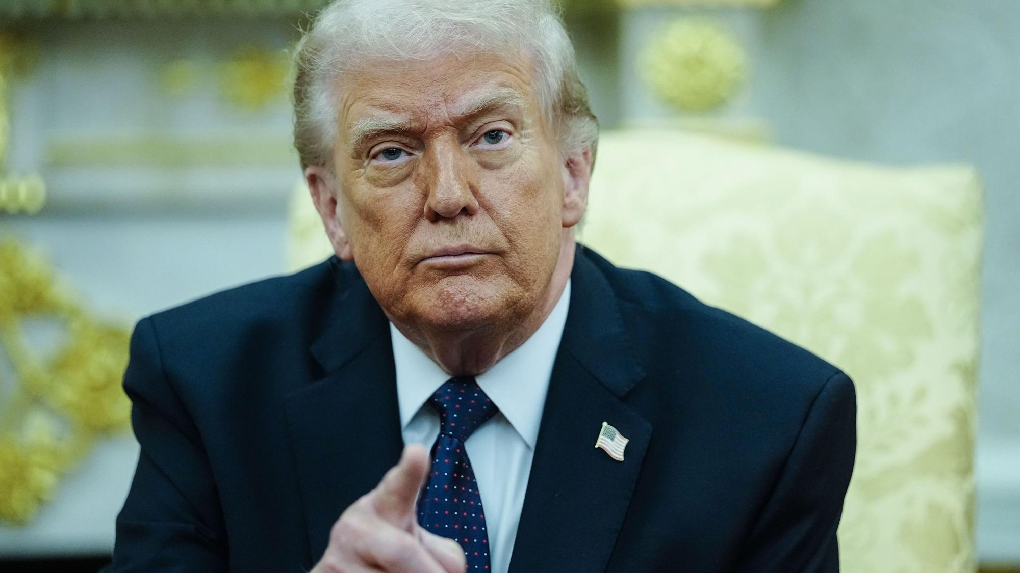 03.03.2026, USA, Washington: US-Präsident Donald Trump spricht während eines Treffens mit Bundeskanzler Merz (CDU) im Weißen Haus. Themen sind der Krieg im Iran, der Zollstreit zwischen der EU und den USA gehen, der russische Angriffskrieg gegen die Ukraine und die China-Politik. Foto: Kay Nietfeld/dpa +++ dpa-Bildfunk +++