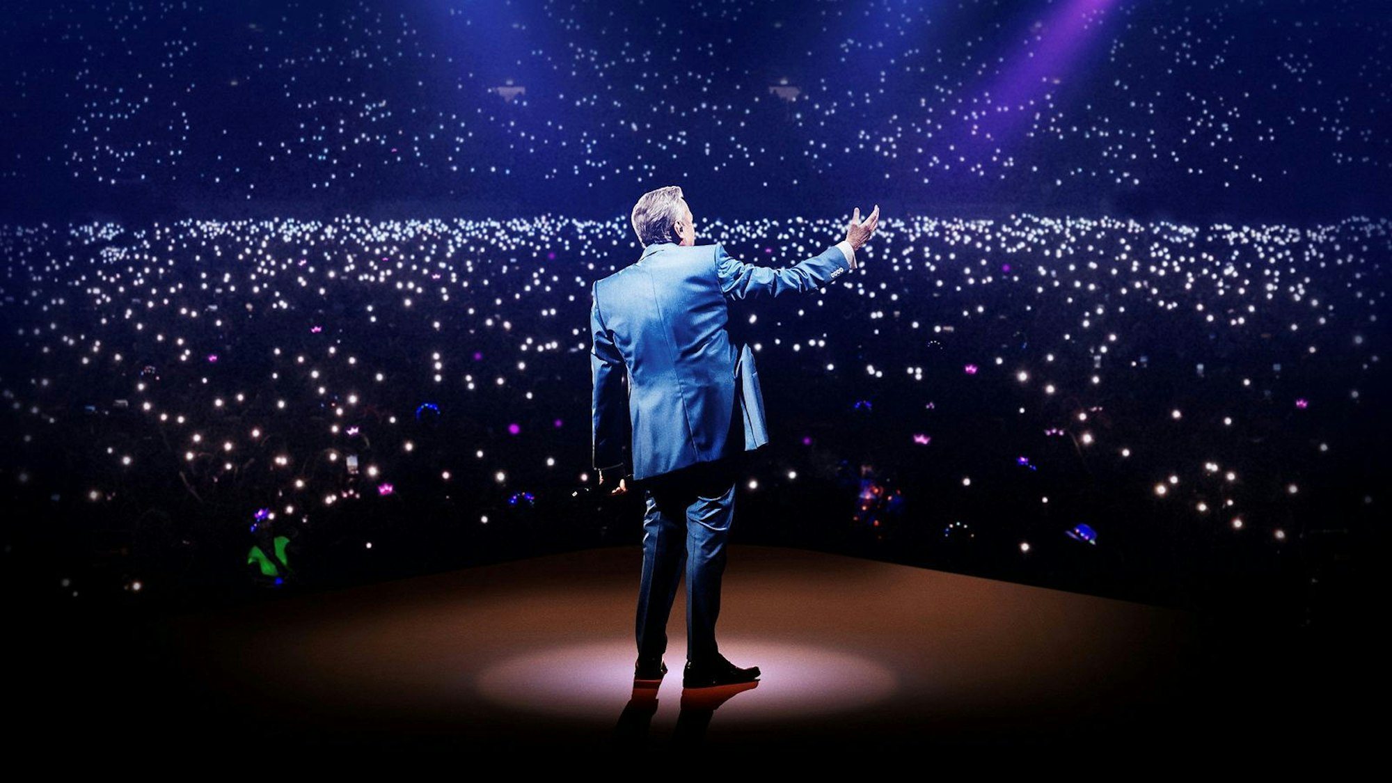 Immer wieder kommen im Konzertfilm zu Roland Kaisers Jubiläumstour Gänsehautmomente auf. (Bild: Frank Embacher/Sky/2025 Roland Kaiser/Semmel Concerts/Ariola/Sony Music )