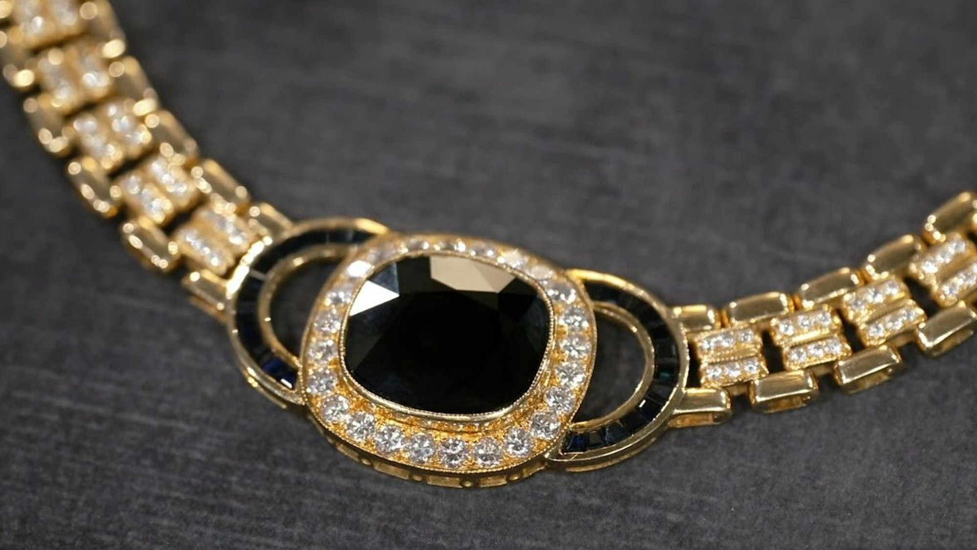 Das Erbstück des Kölner Polizisten bei der Expertise von „Bares für Rares“.