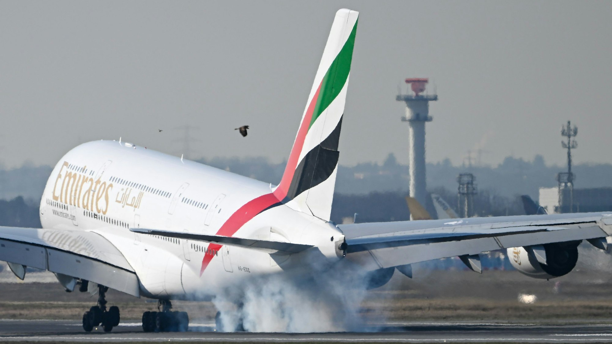Ein Airbus A380 der Emirates-Airline bei der Landung.