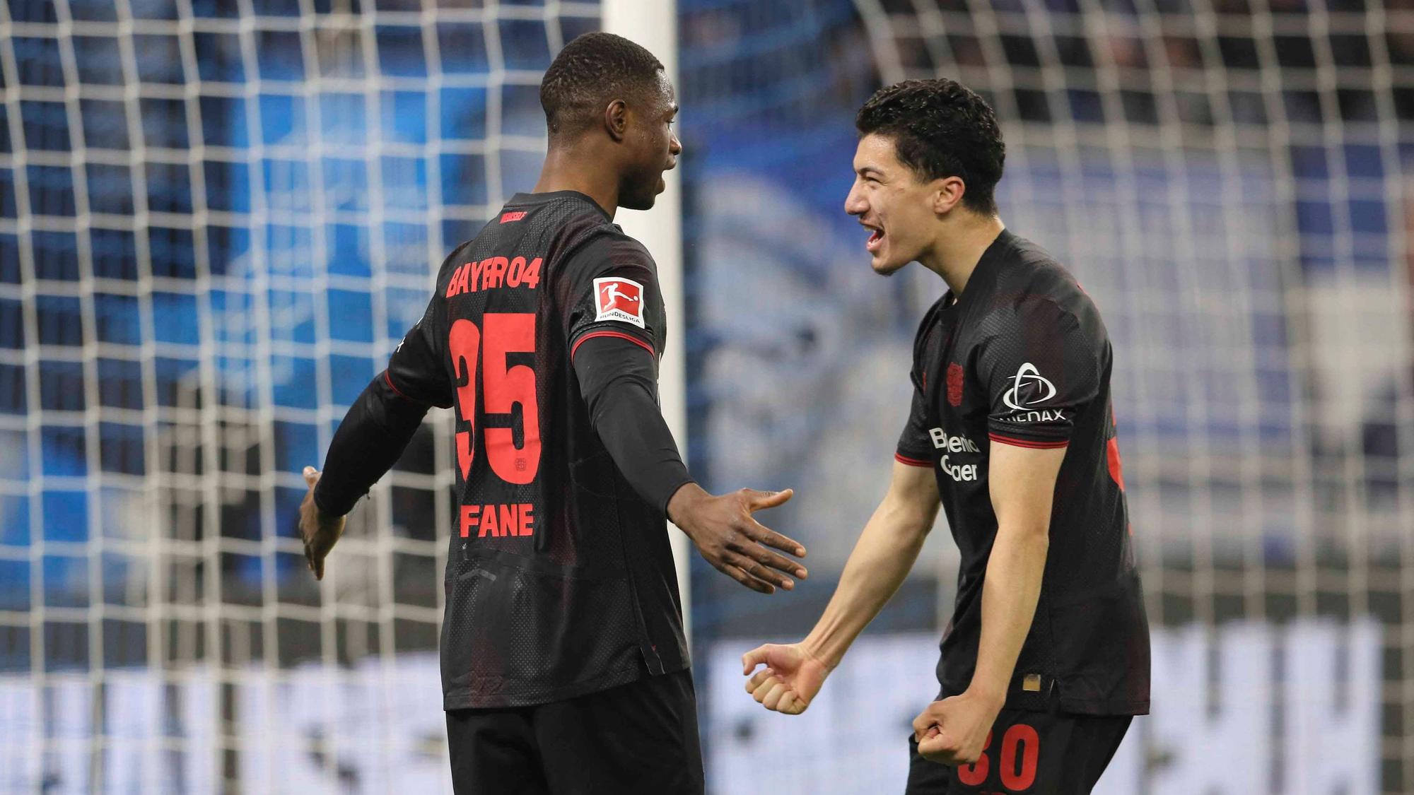 Foto : Torjubel bei Leverkusen nach dem Treffer zum 0-1 durch Christian Michel KOFANE , rechts gratuliert Ibrahim MAZA Fussball Bundesliga , Nachholspiel 17. Spieltag am Mi. 04.03.2026 Hamburger SV - Bayer 04 Leverkusen *** Photo Goal celebration at Leverkusen after the goal to 0 1 by Christian Michel KOFANE , on the right congratulates Ibrahim MAZA Soccer Bundesliga , catch-up match 17 matchday on Wed 04 03 2026 Hamburger SV Bayer 04 Leverkusen