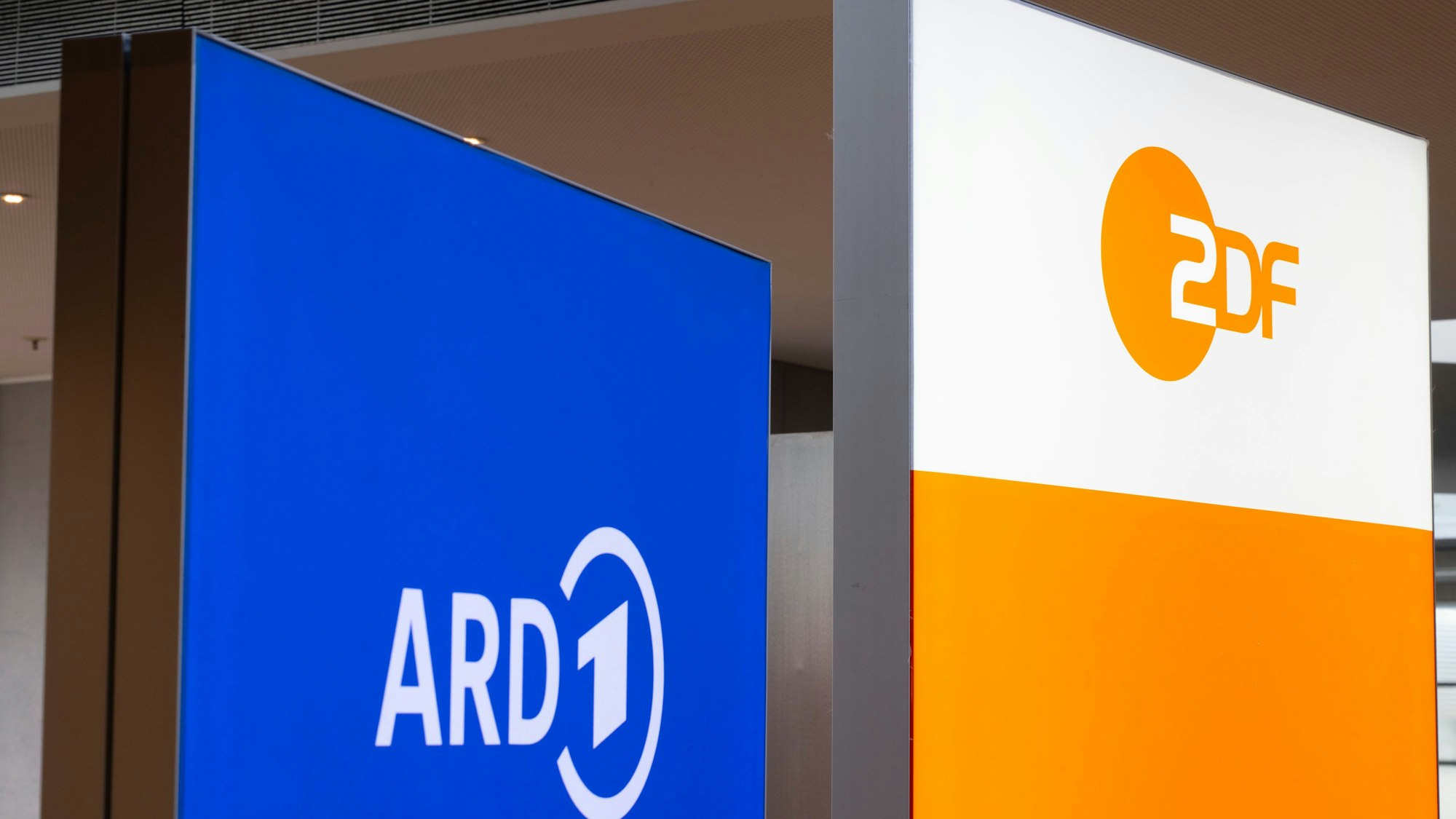 Um jüngere Zielgruppen zu erreichen, bündeln die beiden Sender ihr Angebot und nehmen drei lineare Sender aus dem Programm.