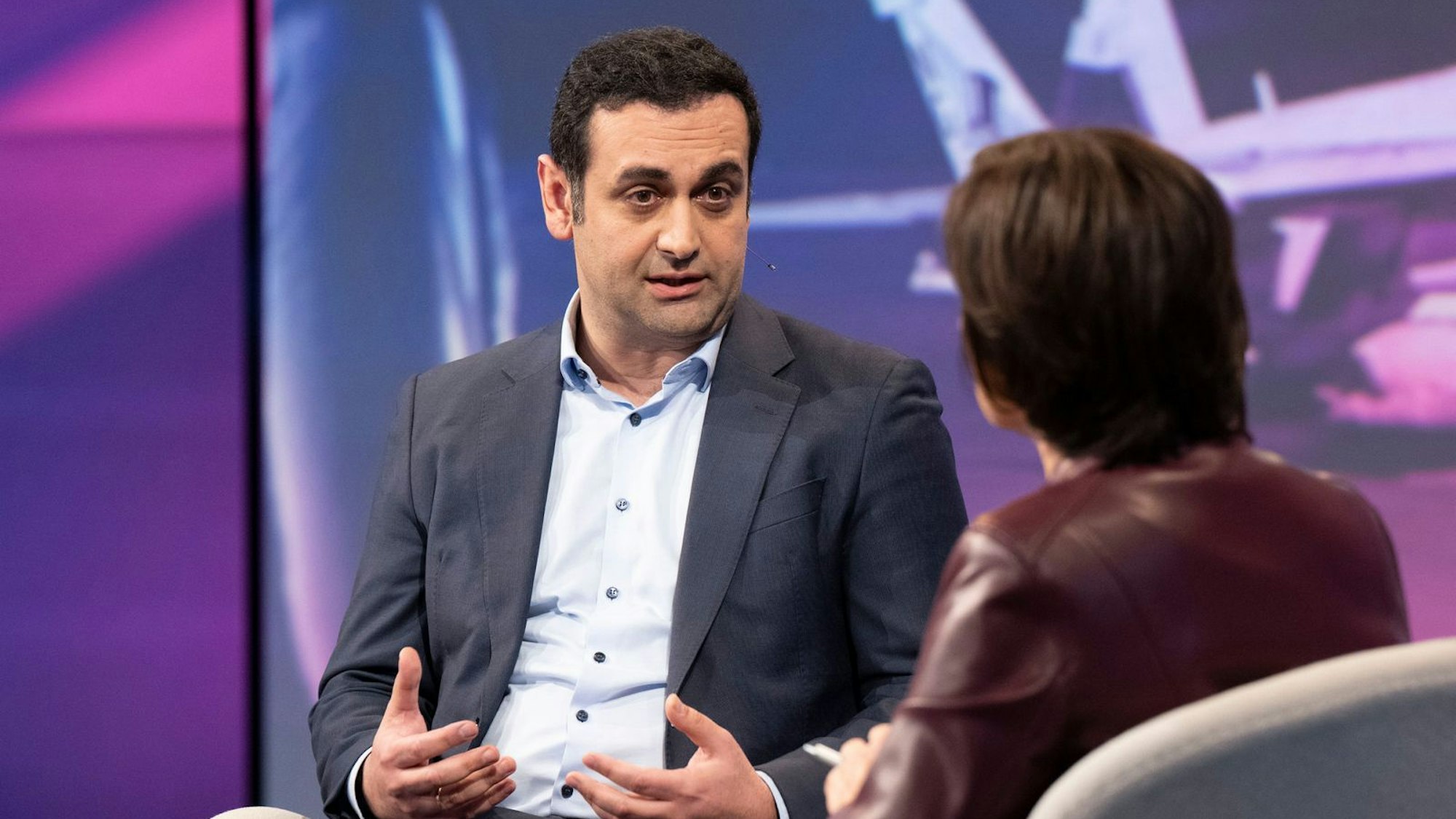 Auch FDP-Generalsekretär Bijan Djir-Sarai war bei Maischberger zu Gast. (Bild: WDR/Melanie Grande)