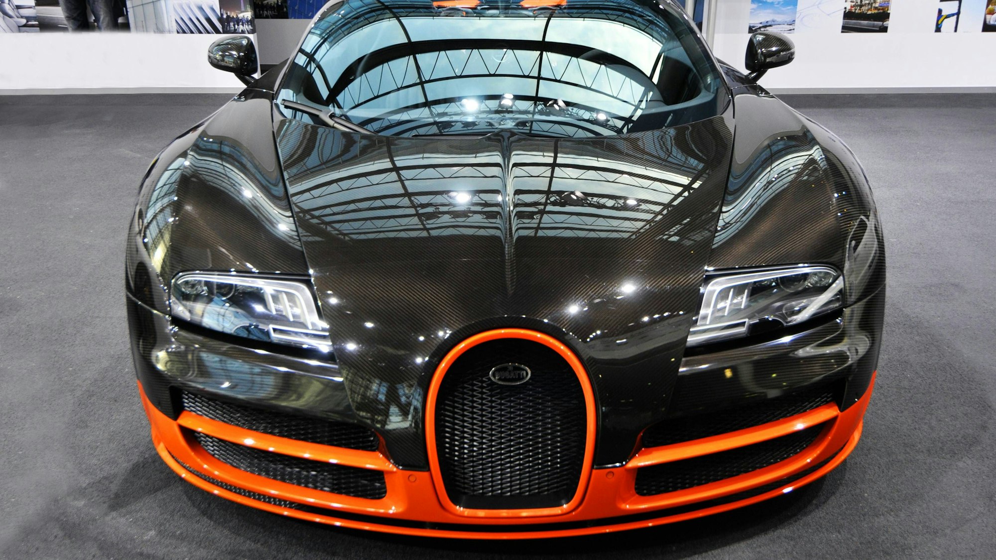 Der Bugatti Veyron Super Sport Frontansicht.