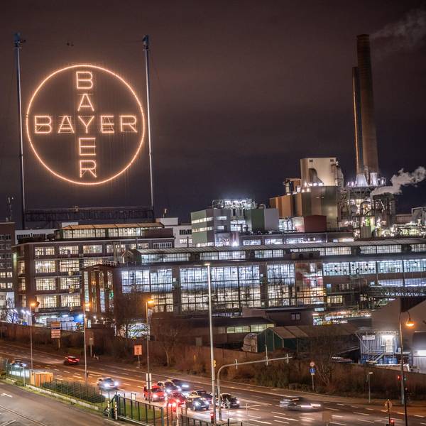 Bayer-Kreuz und Chempark am Abend