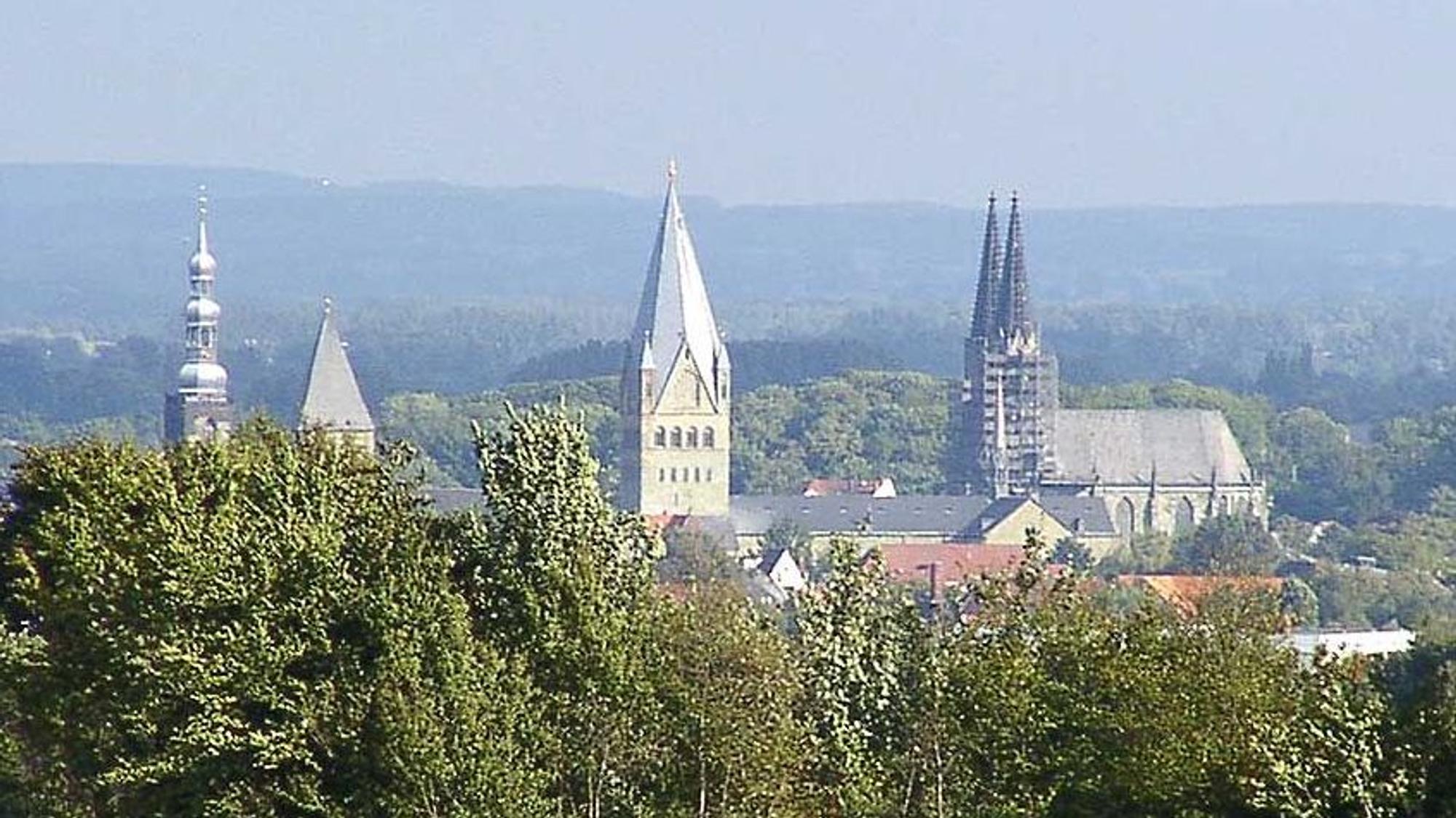 Die „Skyline“ von Soest mit Petrikirche, Paulikirche, Dom und Wiesenkirche (v.l.).