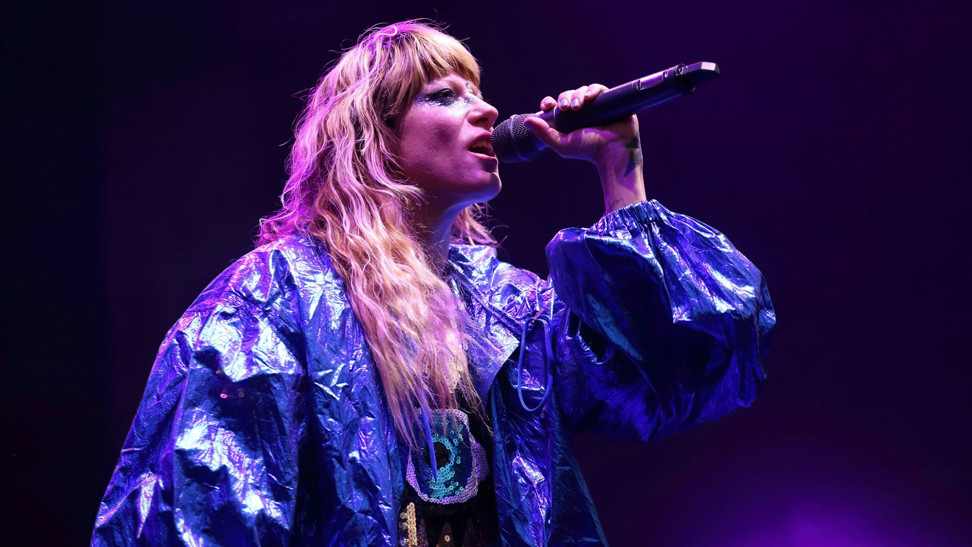 Mieze Katz von der Band Mia bei einem Open-Air-Konzert im Rahmen des Akzeptanzfestivals am Waschhaus in Potsdam, 10. Mai 2025. Mia Konzert Akzeptanzfestival Potsdam *** Mieze Katz from the band Mia at an open air concert as part of the Acceptance Festival at the Waschhaus in Potsdam, May 10, 2025 Mia concert Acceptance Festival Potsdam