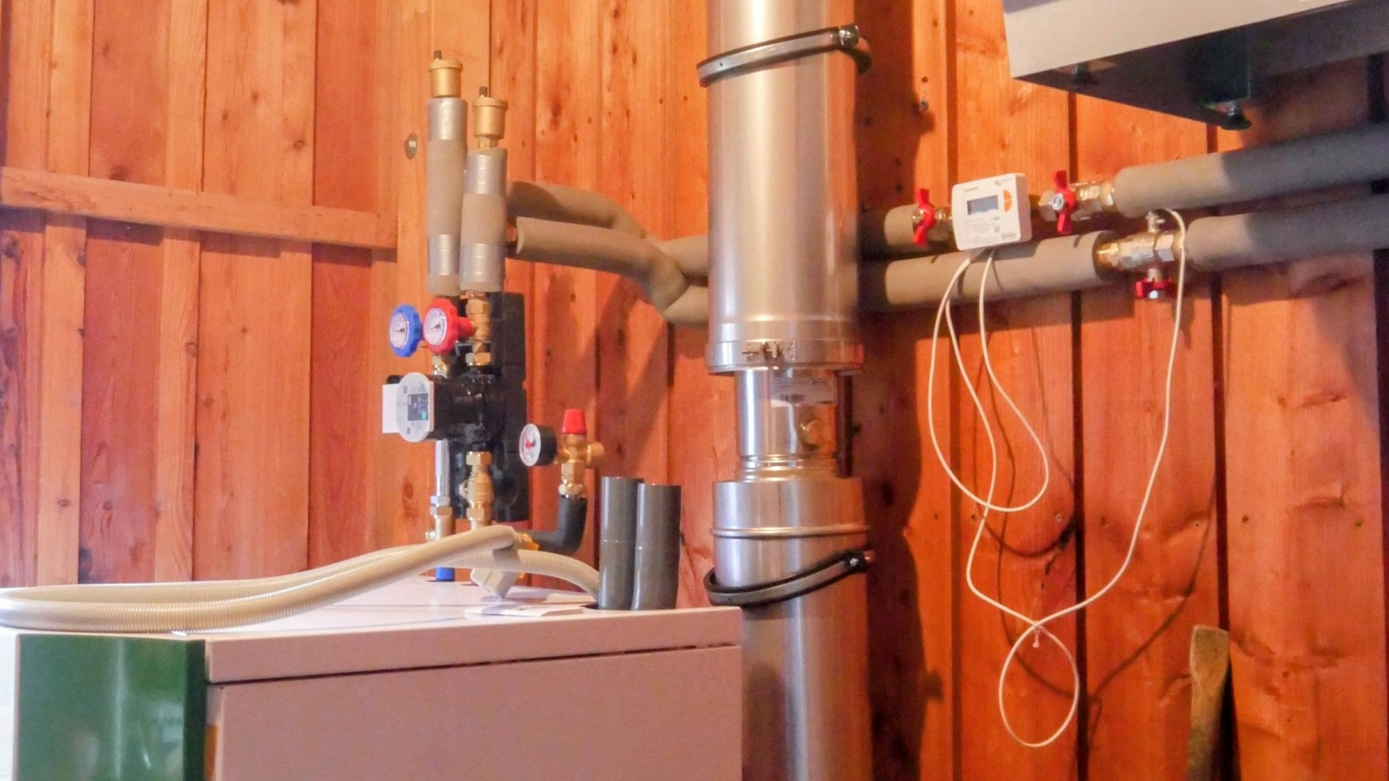 Blick auf die Pelletheizung.