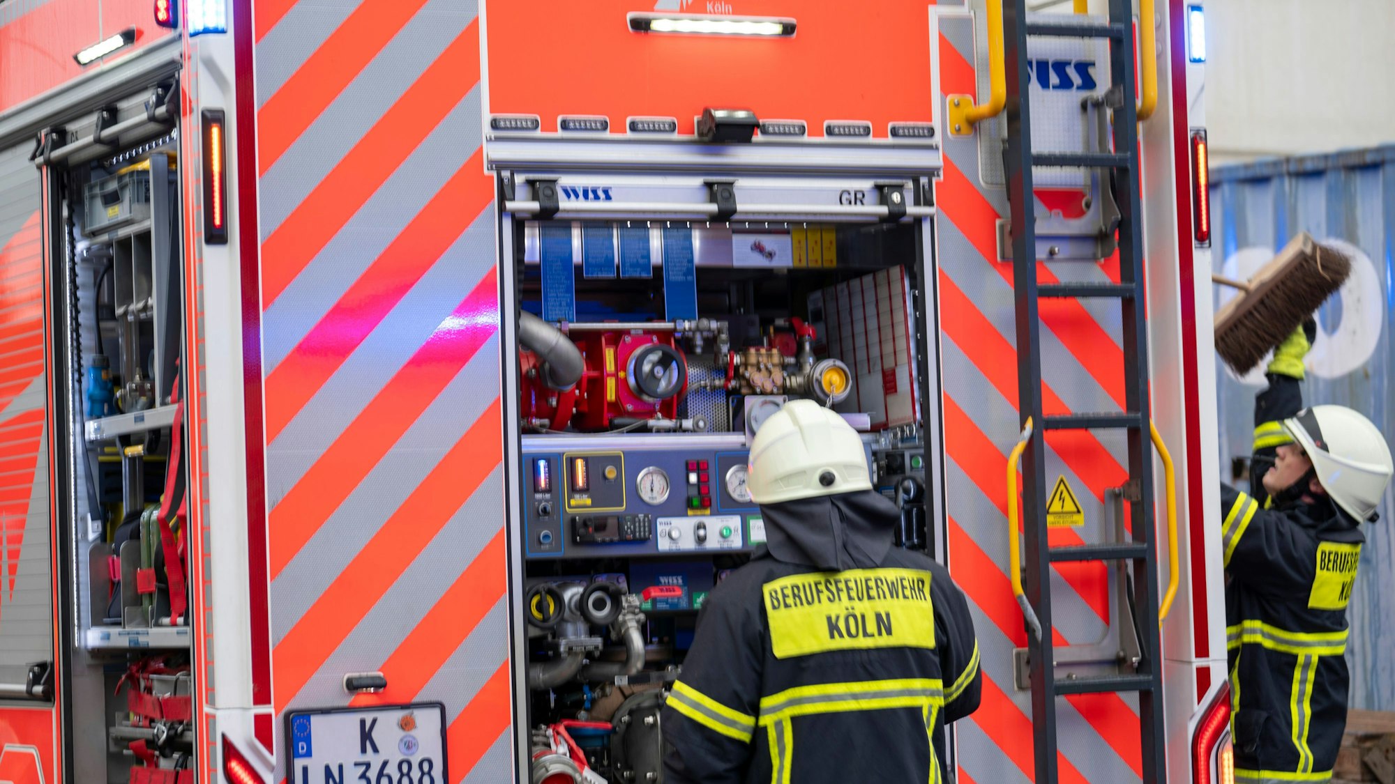 Berufsfeuerwehr, Freiwillige Feuerwehr und Rettungsdienst sind im vergangenen Jahr 227.888 Mal alarmiert worden (Symbolbild).