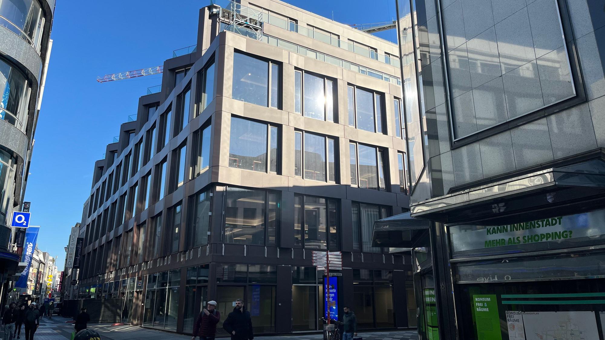 Dieses Bild zeigt das interim der Zentralbibliothek auf der Hohe Straße. Das Haupthaus am Neumarkt wird saniert.