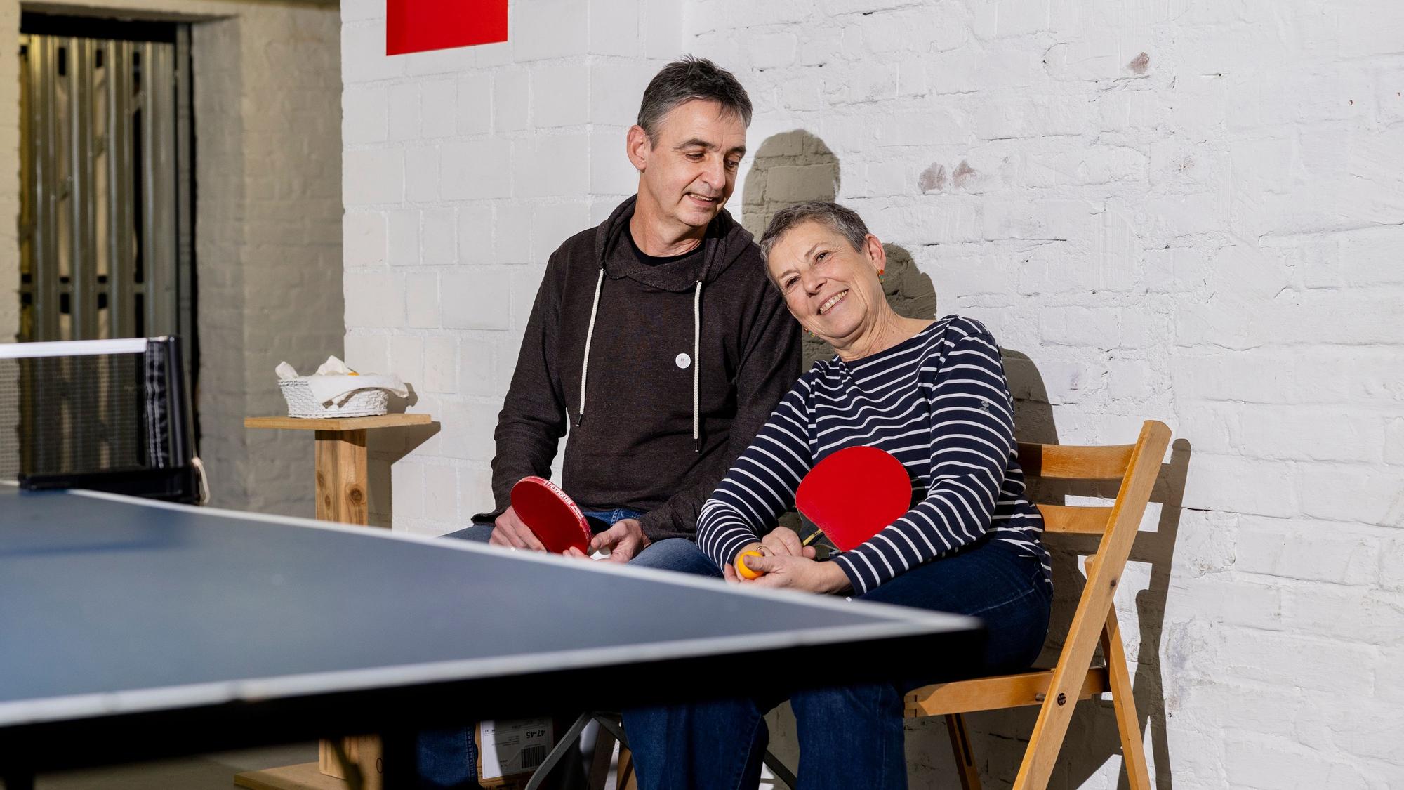 Andreas Oestern lebt mit Parkinson und seiner Frau Dorothee Dernbach in Köln.
Er spielt gerne Tischtennis.