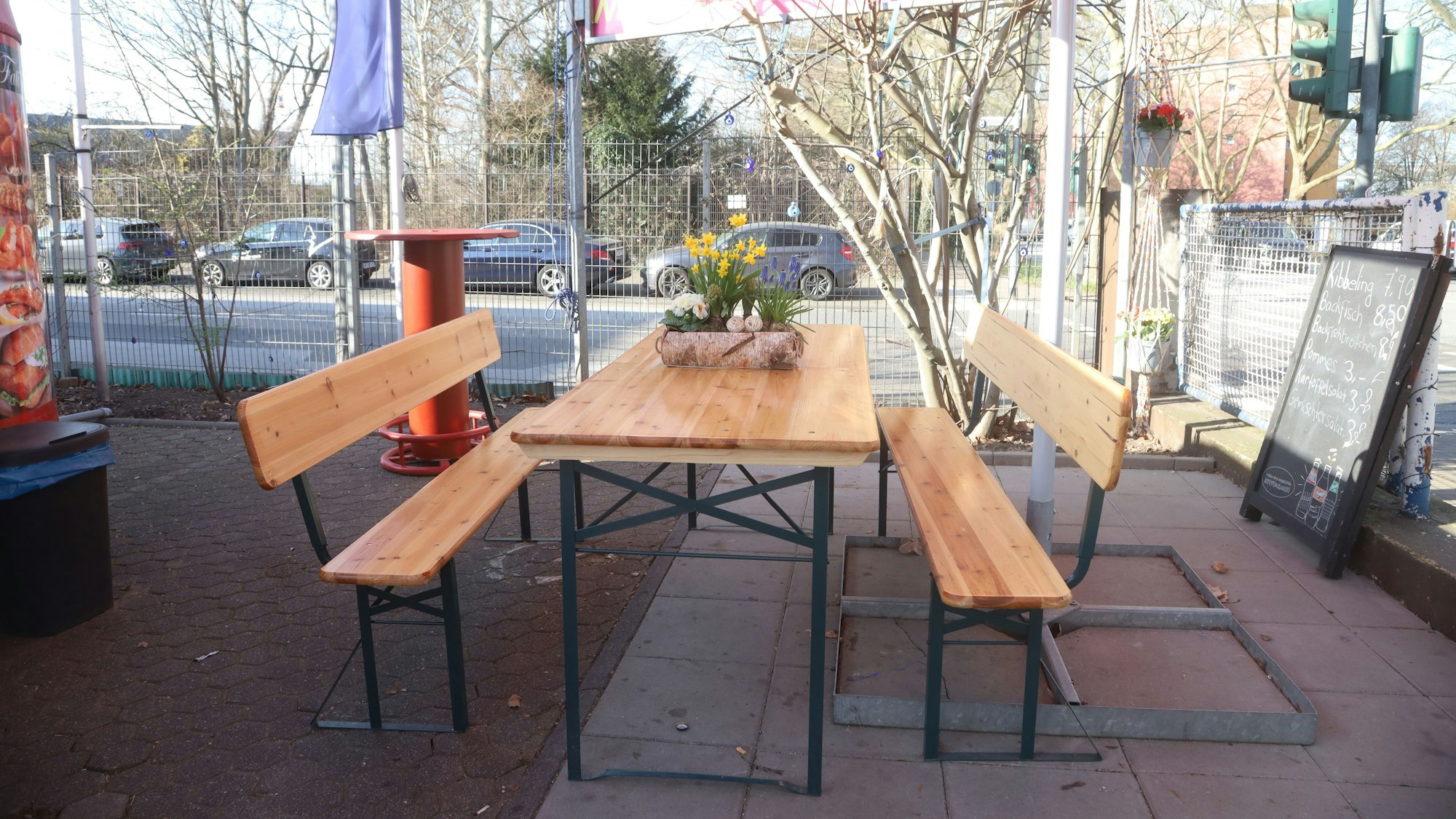 05.03.2026, Köln: Gastro-Kritik „Julias Lieblingsort“ von Julia Floß über das Restaurant „Fati's Backfisch“ in Niehl. Foto: Arton Krasniqi