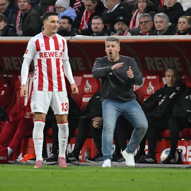 Trainer Lukas Kwasniok 1.FC Koeln, Said El Mala 1. FC Koeln, v.re. 06.12.2025, Fussball 1. Bundesliga, Saison 2025/2026, 13. Spieltag, 1. FC Köln - FC St. Pauli 1:1 DFL regulations prohibit any use of photographs as image sequences and/or quasi-video Koeln RheinEnergieStadion Nordrhein Westfalen Deutschland *** Coach Lukas Kwasniok 1 FC Koeln , Said El Mala 1 FC Koeln , v re 06 12 2025, Football 1 Bundesliga, Season 2025 2026, 13 Matchday, 1 FC Köln FC St Pauli 1 1 DFL regulations prohibit any use of photographs as image sequences and or quasi video Koeln RheinEnergieStadion Nordrhein Westfalen Germany Team2