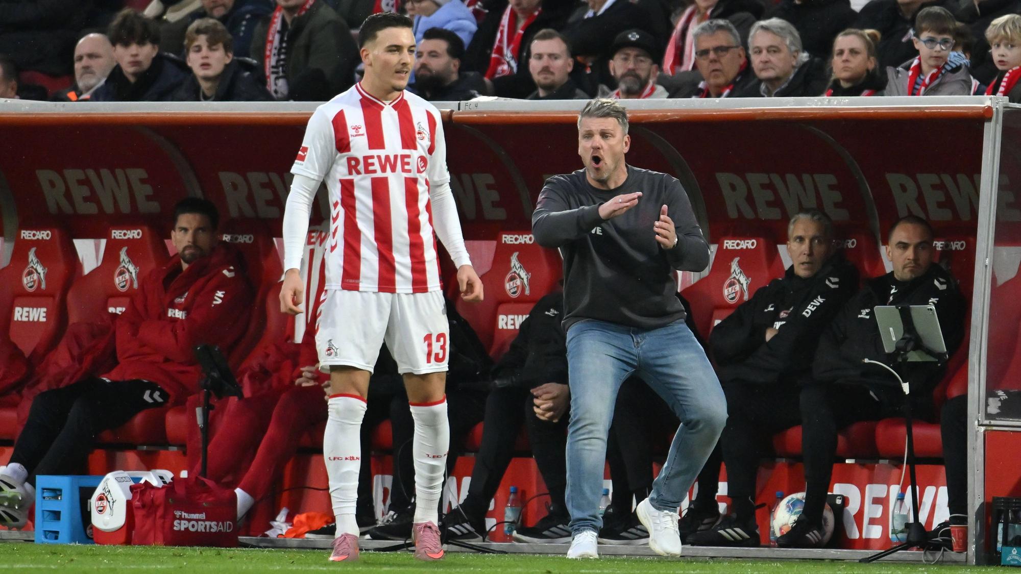 Trainer Lukas Kwasniok 1.FC Koeln, Said El Mala 1. FC Koeln, v.re. 06.12.2025, Fussball 1. Bundesliga, Saison 2025/2026, 13. Spieltag, 1. FC Köln - FC St. Pauli 1:1 DFL regulations prohibit any use of photographs as image sequences and/or quasi-video Koeln RheinEnergieStadion Nordrhein Westfalen Deutschland *** Coach Lukas Kwasniok 1 FC Koeln , Said El Mala 1 FC Koeln , v re 06 12 2025, Football 1 Bundesliga, Season 2025 2026, 13 Matchday, 1 FC Köln FC St Pauli 1 1 DFL regulations prohibit any use of photographs as image sequences and or quasi video Koeln RheinEnergieStadion Nordrhein Westfalen Germany Team2